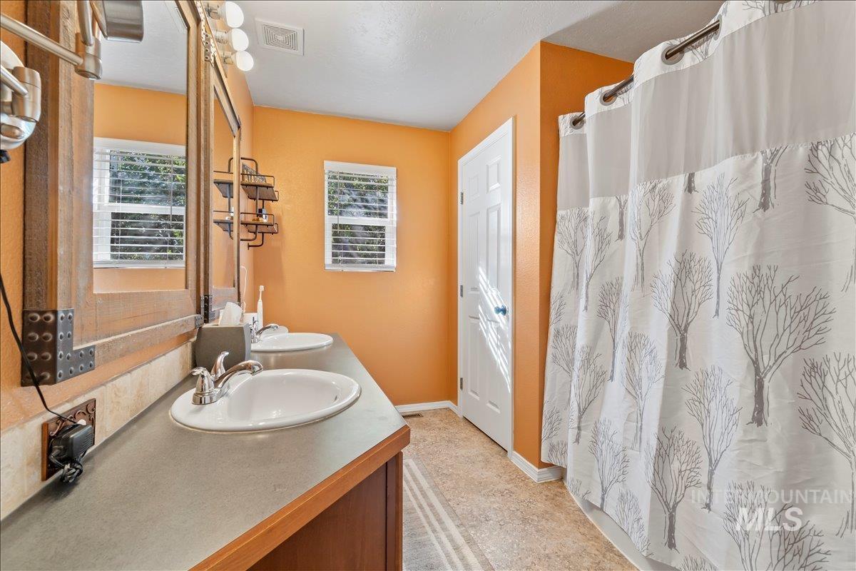 17689 N Weiser, Nampa, Idaho 83687, 3 Bedrooms, 2 Bathrooms, Residential For Sale, Price $415,000,MLS 98978850