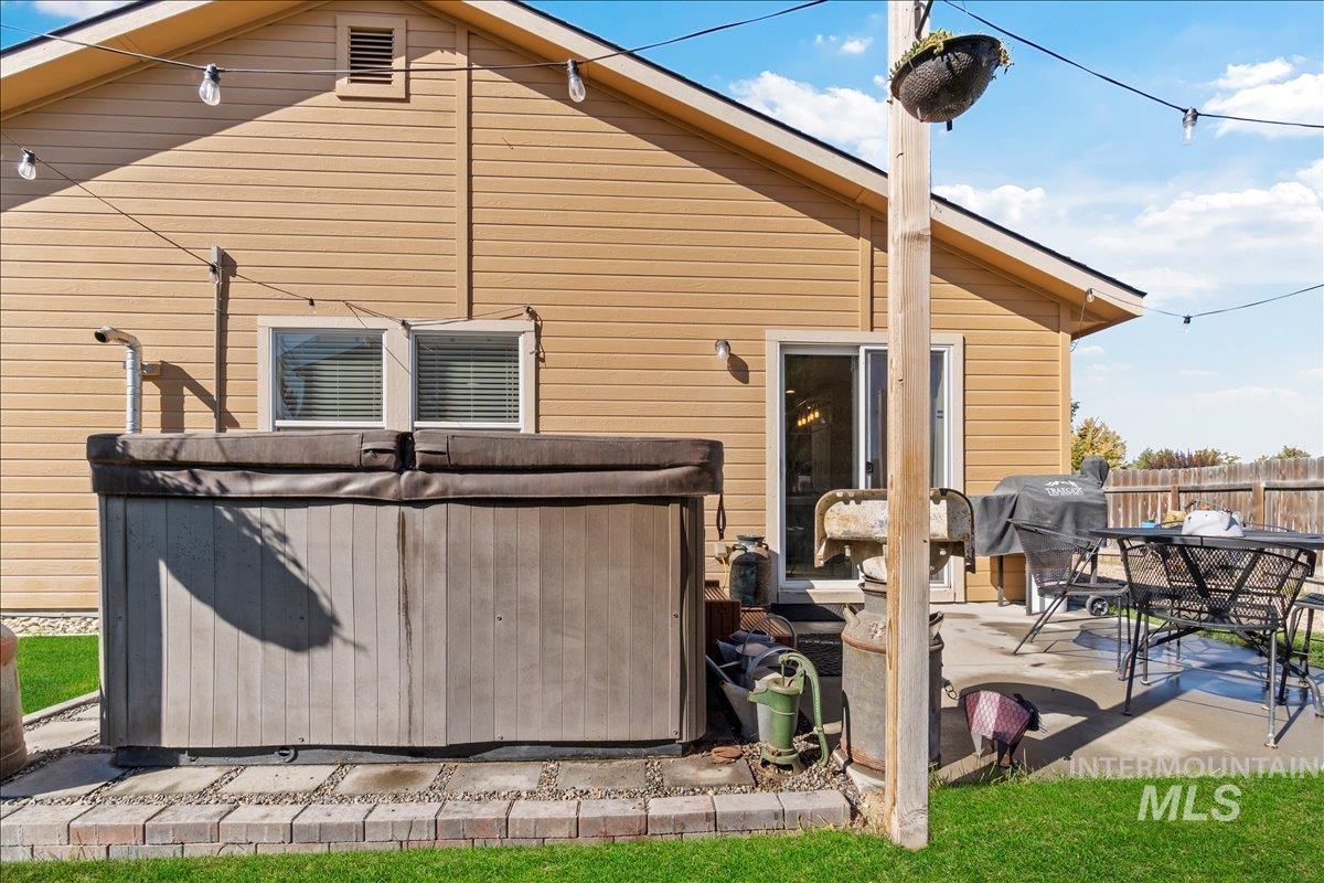 17689 N Weiser, Nampa, Idaho 83687, 3 Bedrooms, 2 Bathrooms, Residential For Sale, Price $415,000,MLS 98978850