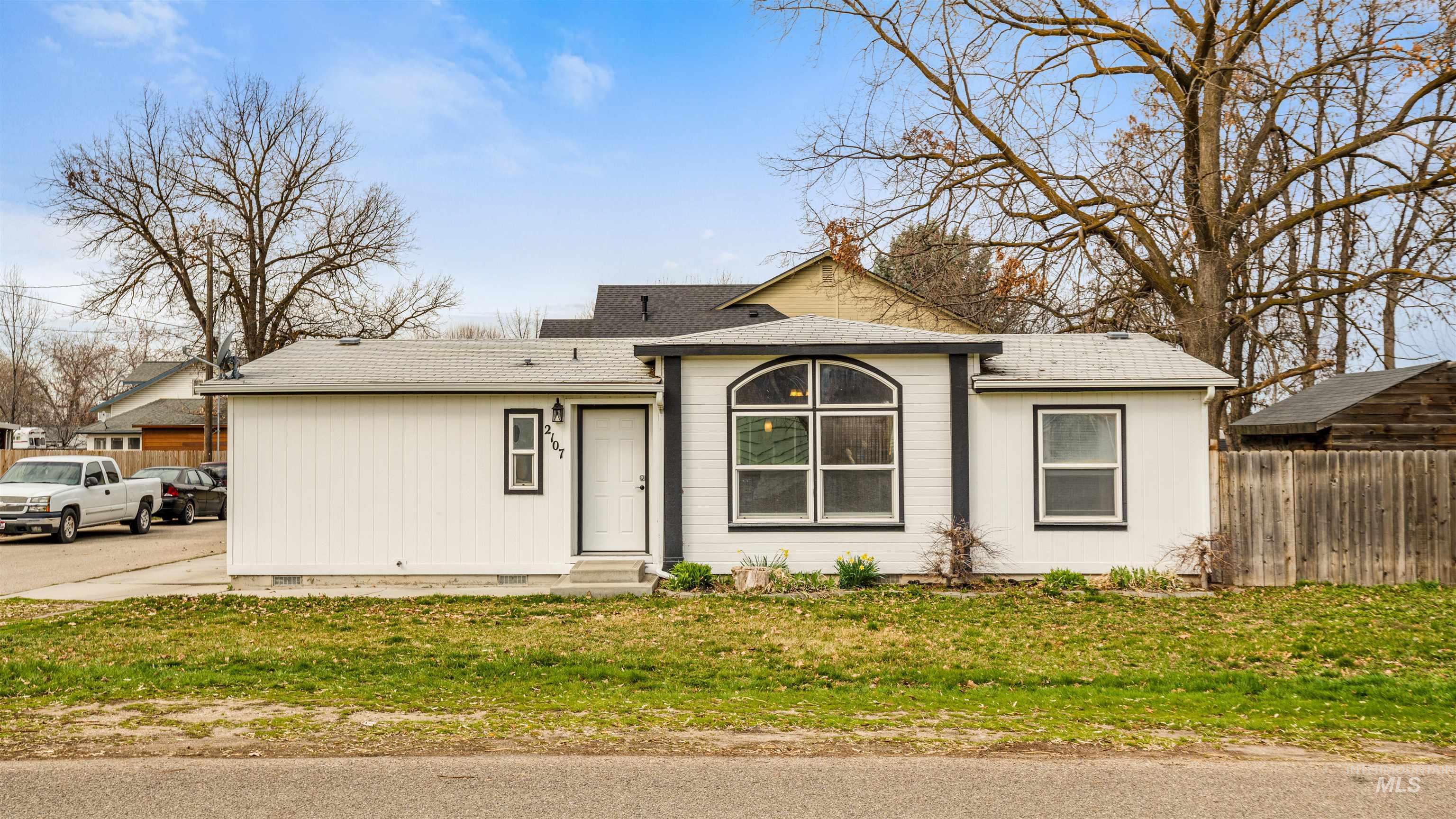 2107 S Phillippi Street, Boise, Idaho 83705, 3 Bedrooms, 2 Bathrooms, Residential For Sale, Price $399,900,MLS 98978851