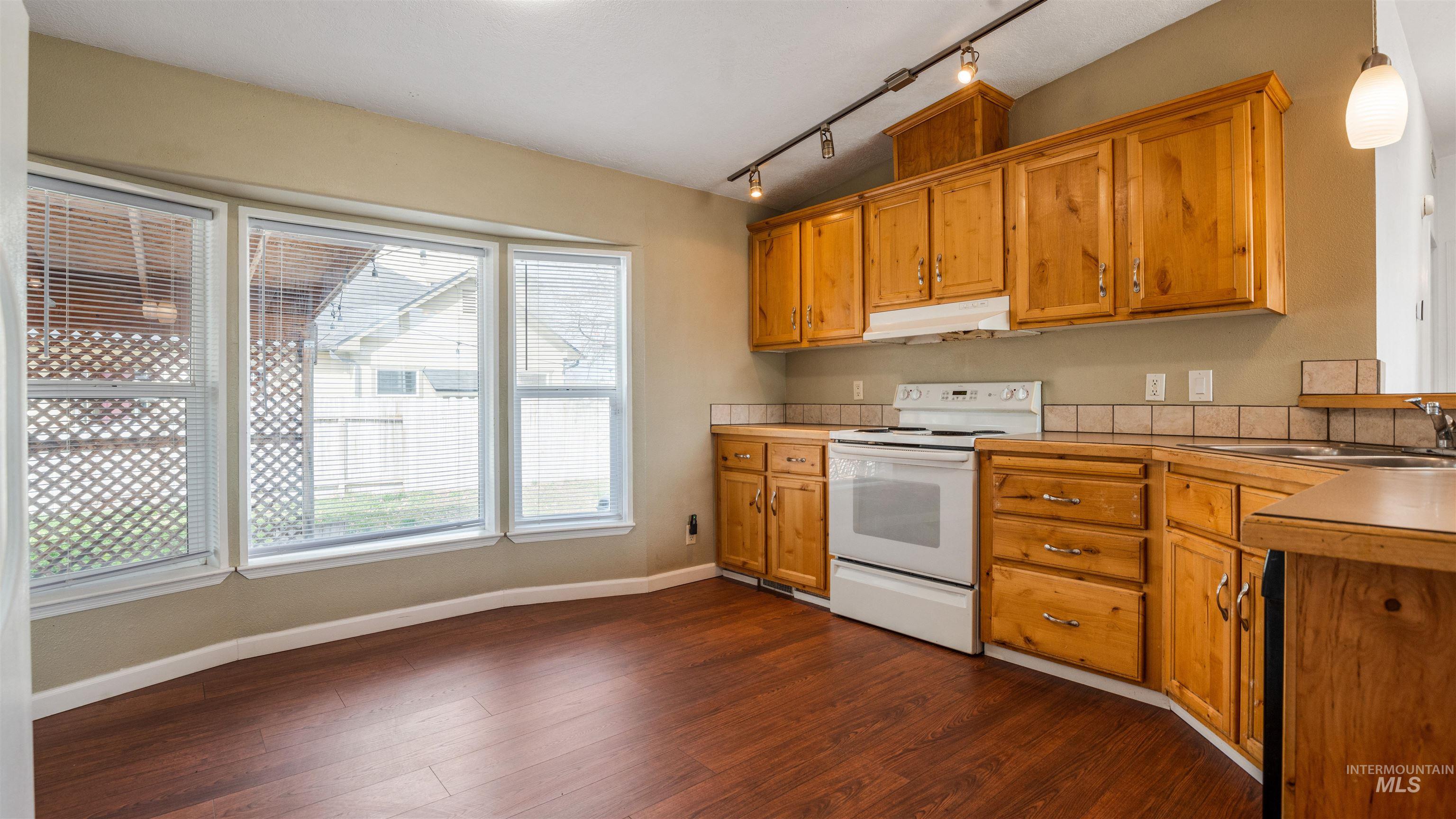 2107 S Phillippi Street, Boise, Idaho 83705, 3 Bedrooms, 2 Bathrooms, Residential For Sale, Price $399,900,MLS 98978851