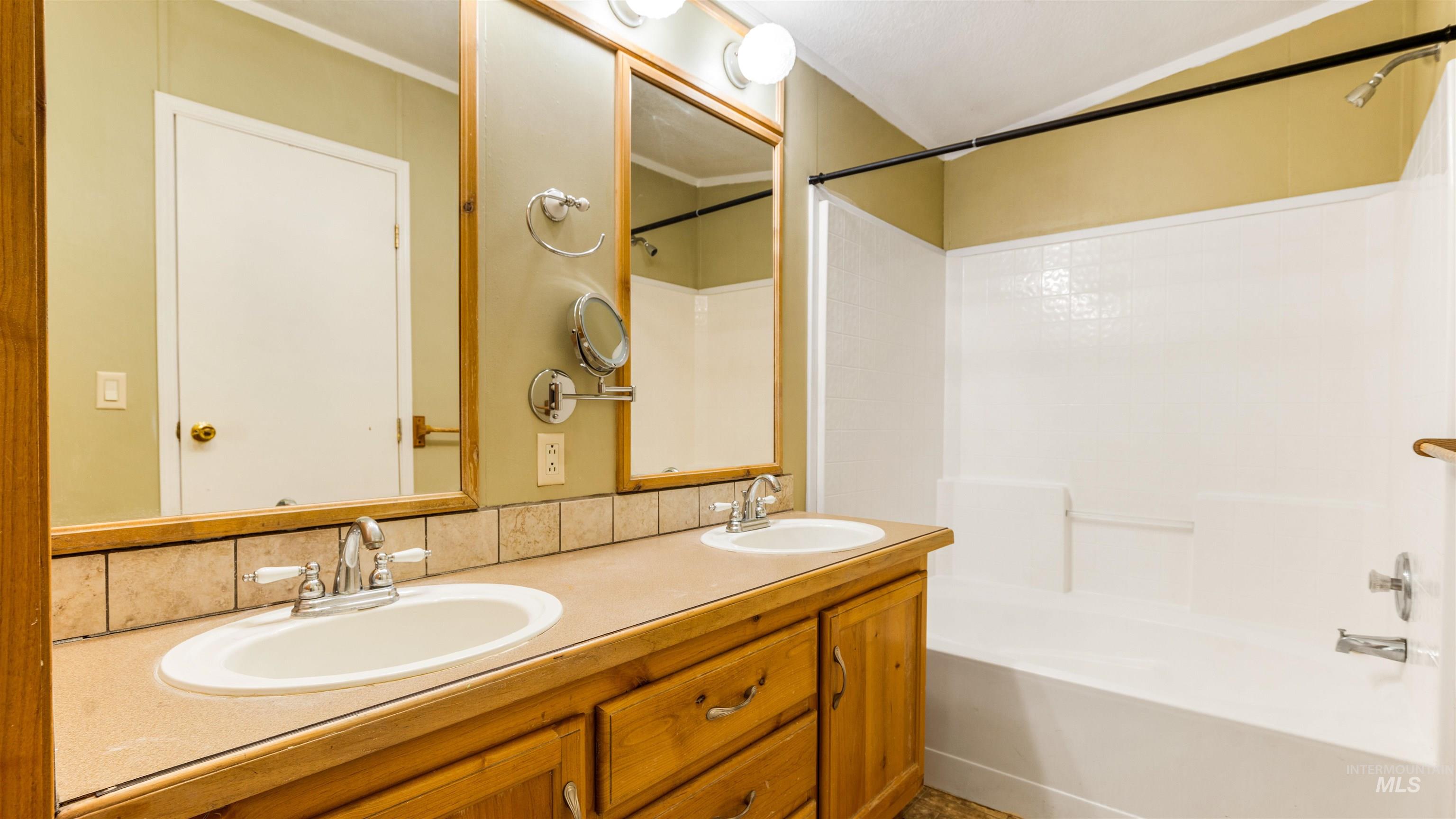 2107 S Phillippi Street, Boise, Idaho 83705, 3 Bedrooms, 2 Bathrooms, Residential For Sale, Price $399,900,MLS 98978851