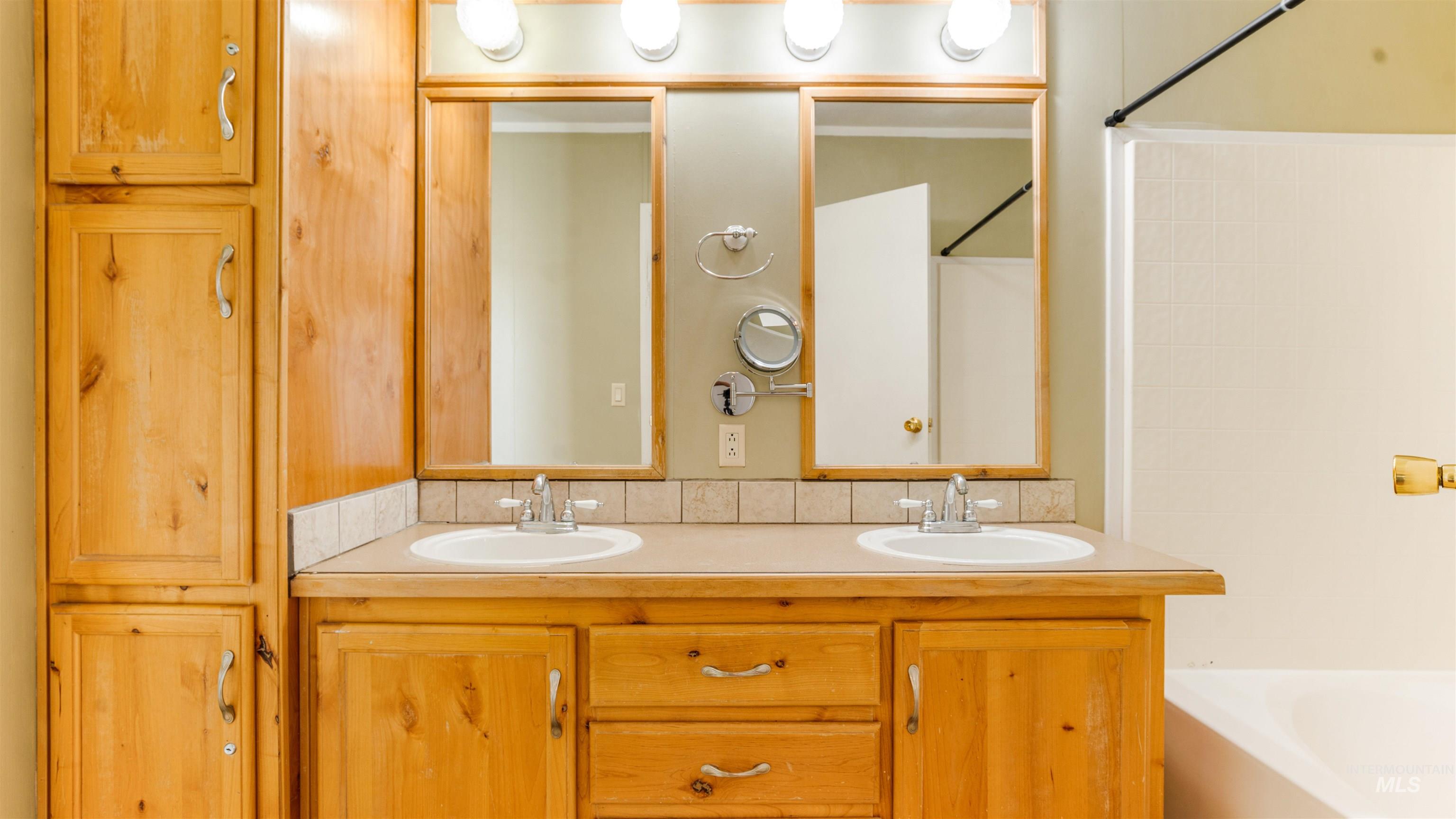 2107 S Phillippi Street, Boise, Idaho 83705, 3 Bedrooms, 2 Bathrooms, Residential For Sale, Price $399,900,MLS 98978851