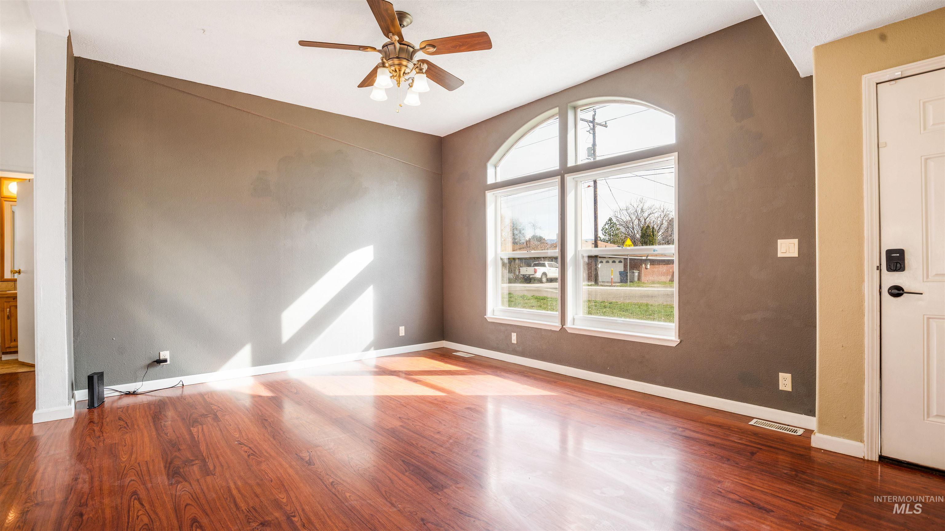 2107 S Phillippi Street, Boise, Idaho 83705, 3 Bedrooms, 2 Bathrooms, Residential For Sale, Price $399,900,MLS 98978851