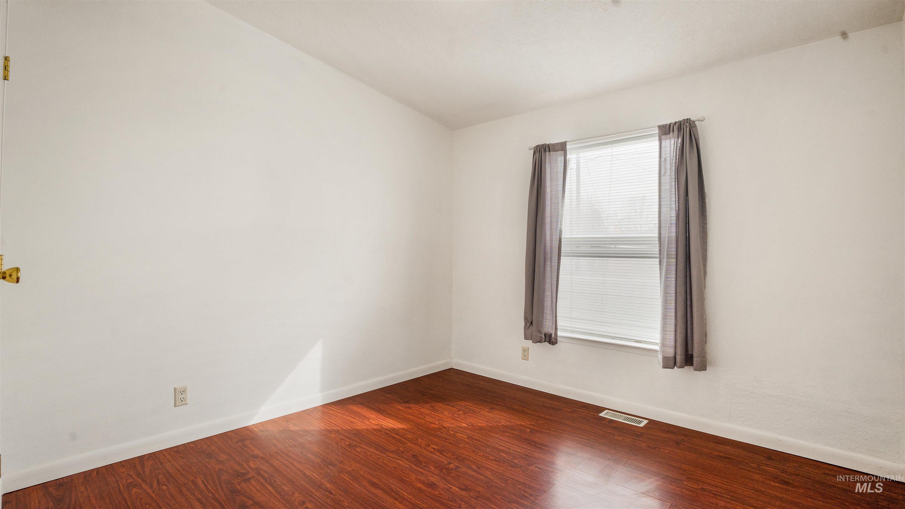 2107 S Phillippi Street, Boise, Idaho 83705, 3 Bedrooms, 2 Bathrooms, Residential For Sale, Price $399,900,MLS 98978851