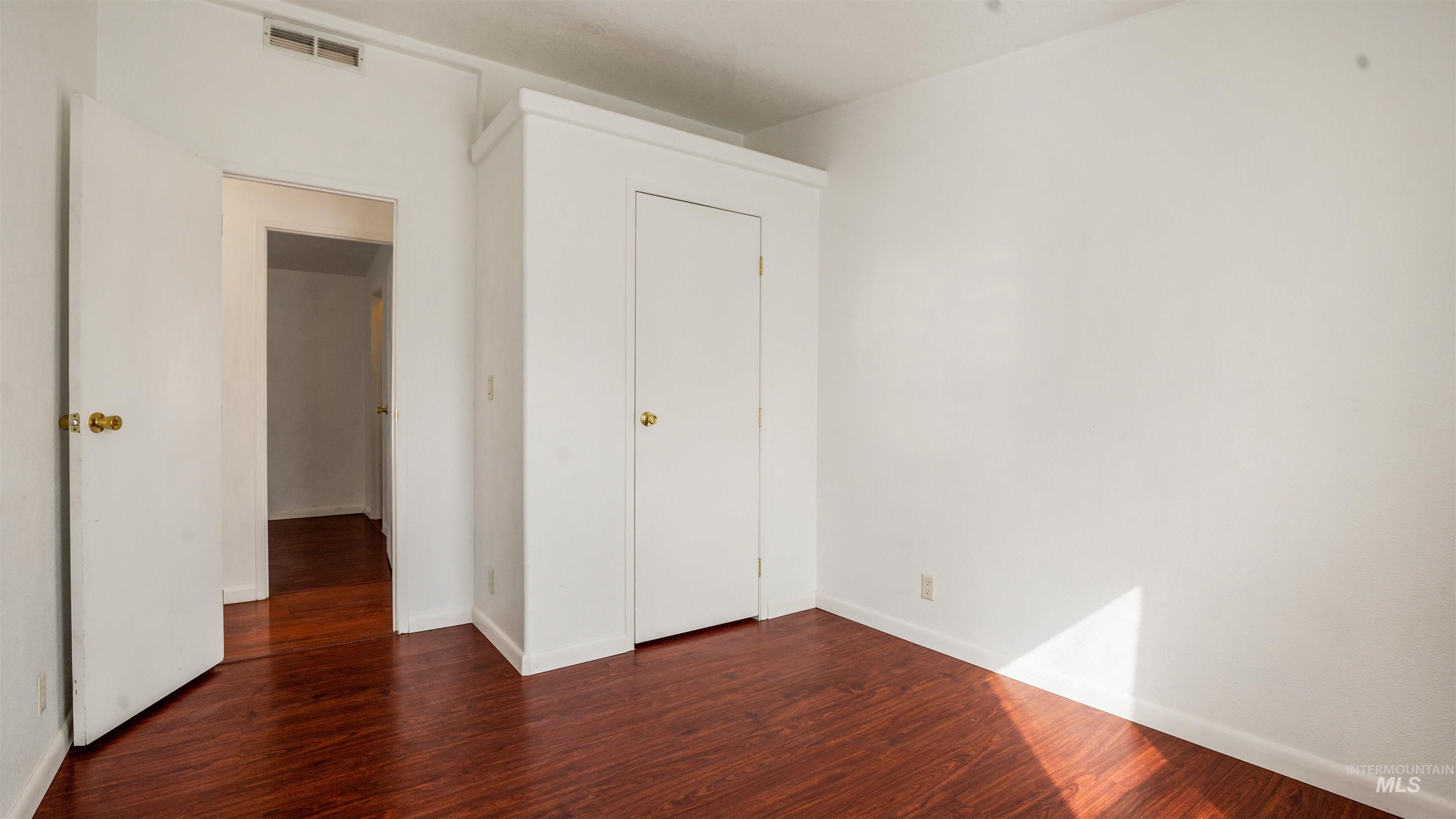 2107 S Phillippi Street, Boise, Idaho 83705, 3 Bedrooms, 2 Bathrooms, Residential For Sale, Price $399,900,MLS 98978851