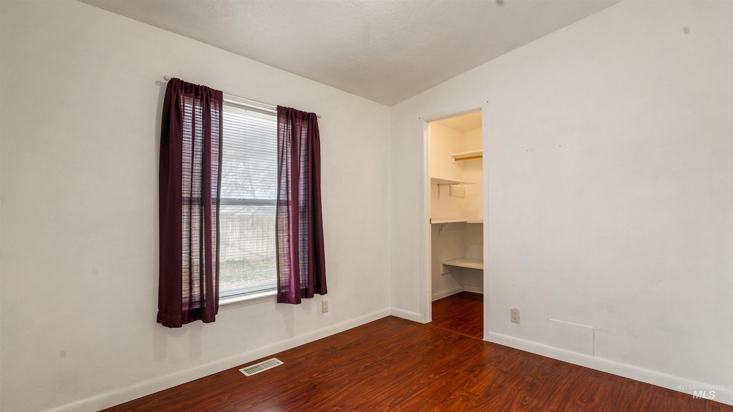 2107 S Phillippi Street, Boise, Idaho 83705, 3 Bedrooms, 2 Bathrooms, Residential For Sale, Price $399,900,MLS 98978851