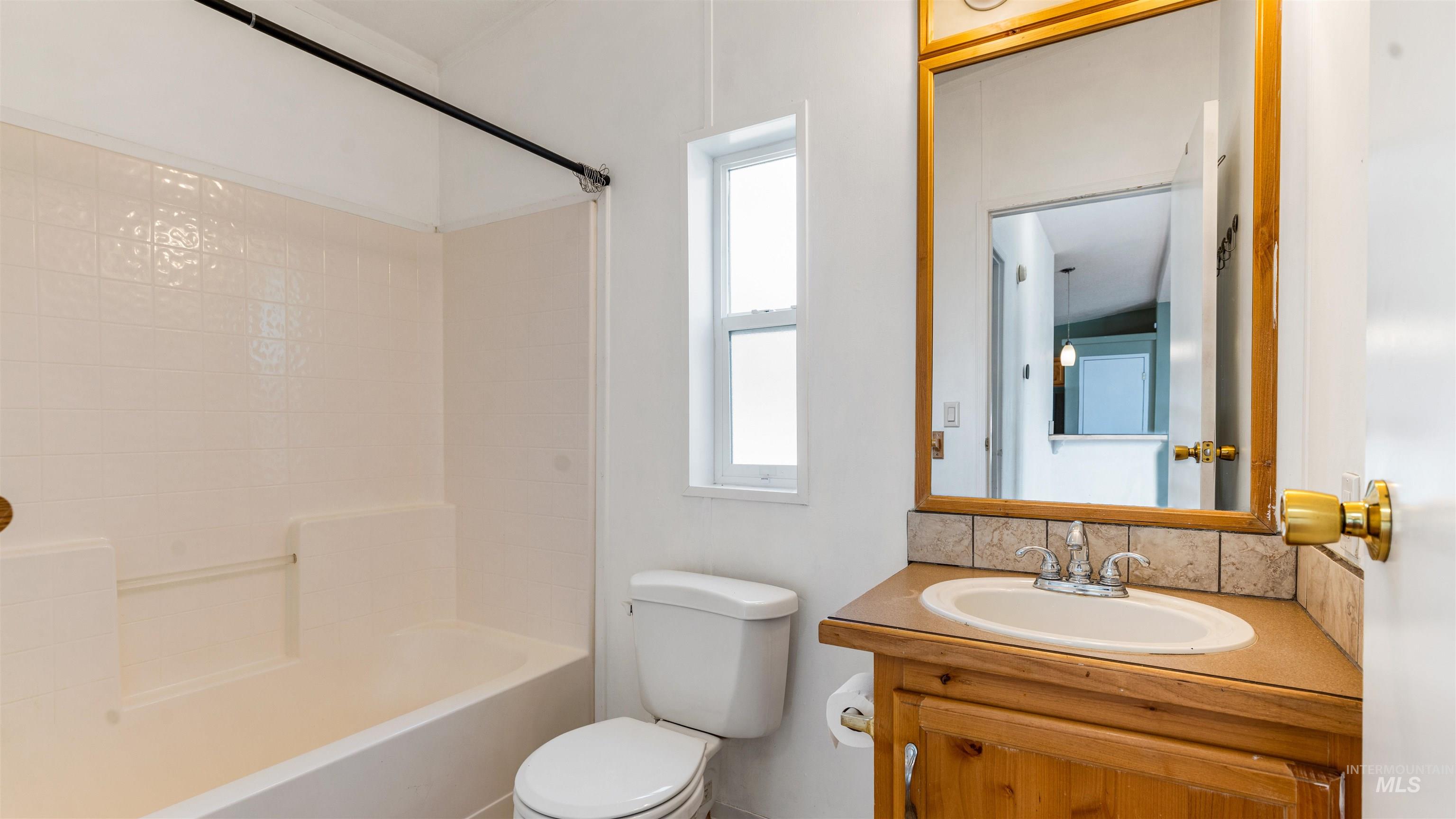 2107 S Phillippi Street, Boise, Idaho 83705, 3 Bedrooms, 2 Bathrooms, Residential For Sale, Price $399,900,MLS 98978851