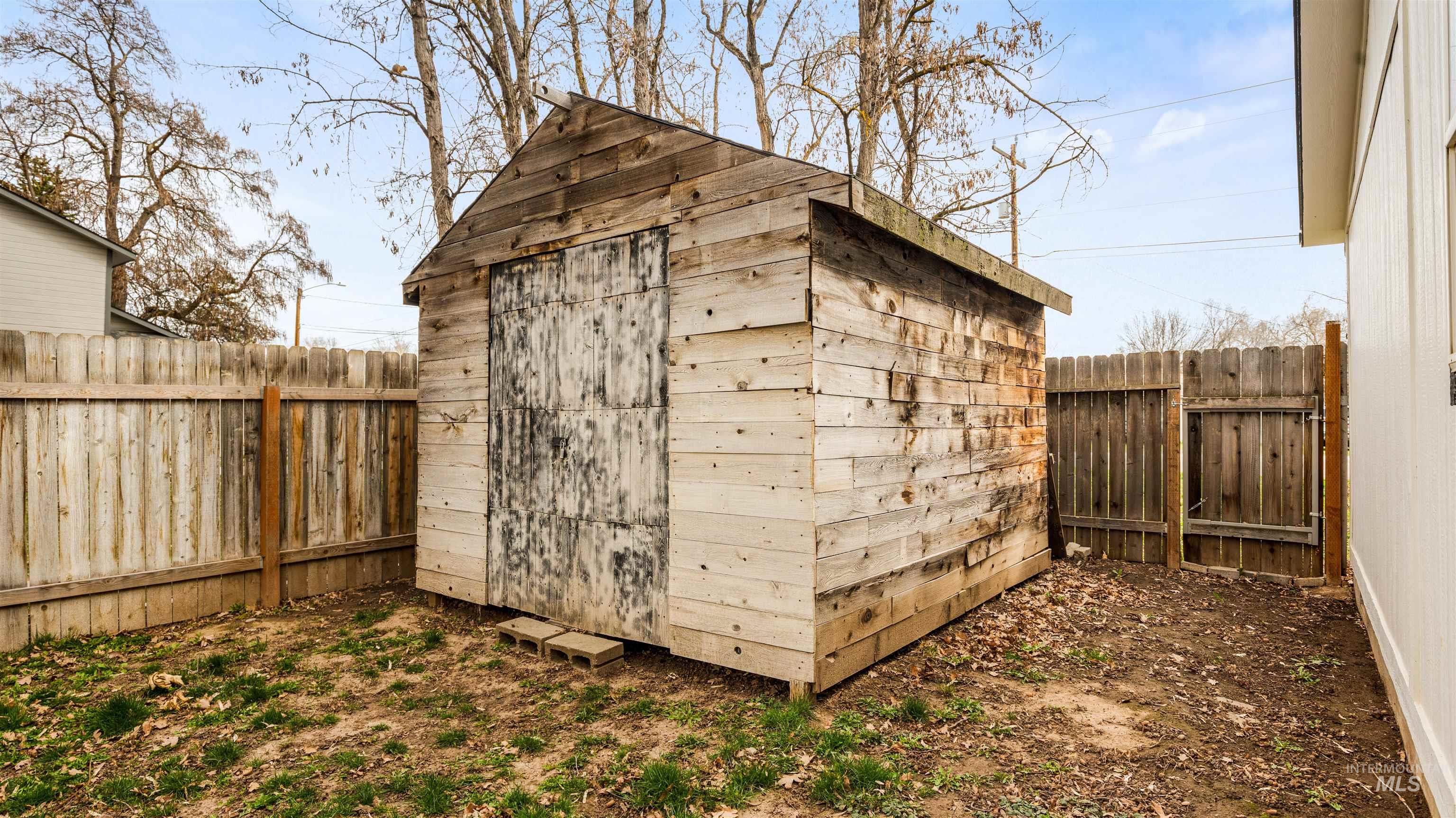 2107 S Phillippi Street, Boise, Idaho 83705, 3 Bedrooms, 2 Bathrooms, Residential For Sale, Price $399,900,MLS 98978851