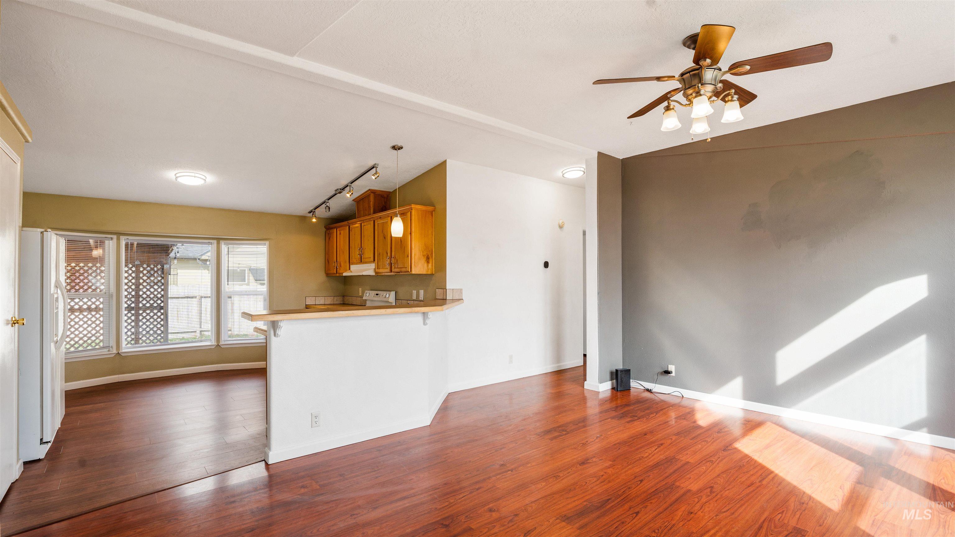 2107 S Phillippi Street, Boise, Idaho 83705, 3 Bedrooms, 2 Bathrooms, Residential For Sale, Price $399,900,MLS 98978851