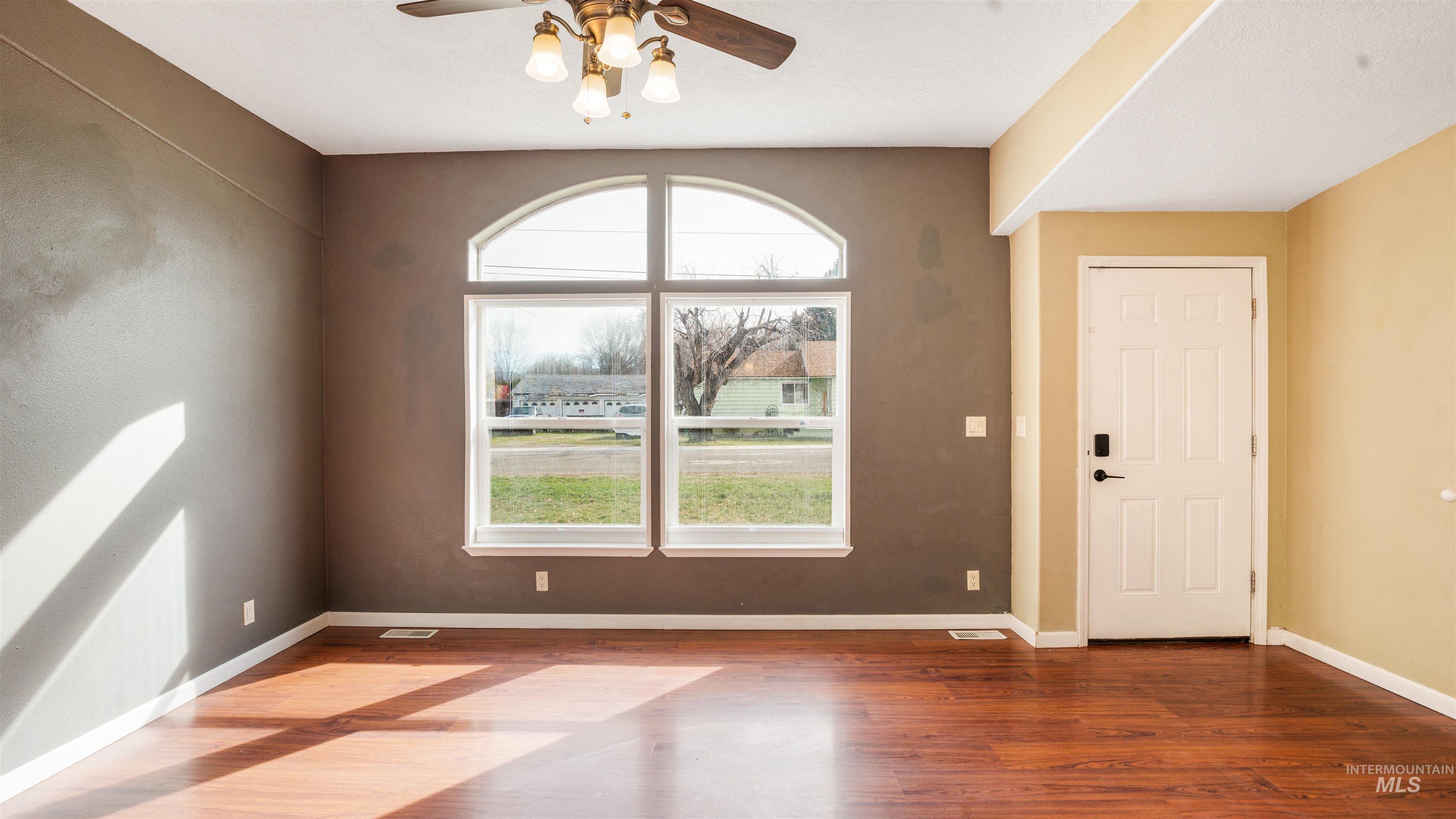 2107 S Phillippi Street, Boise, Idaho 83705, 3 Bedrooms, 2 Bathrooms, Residential For Sale, Price $399,900,MLS 98978851