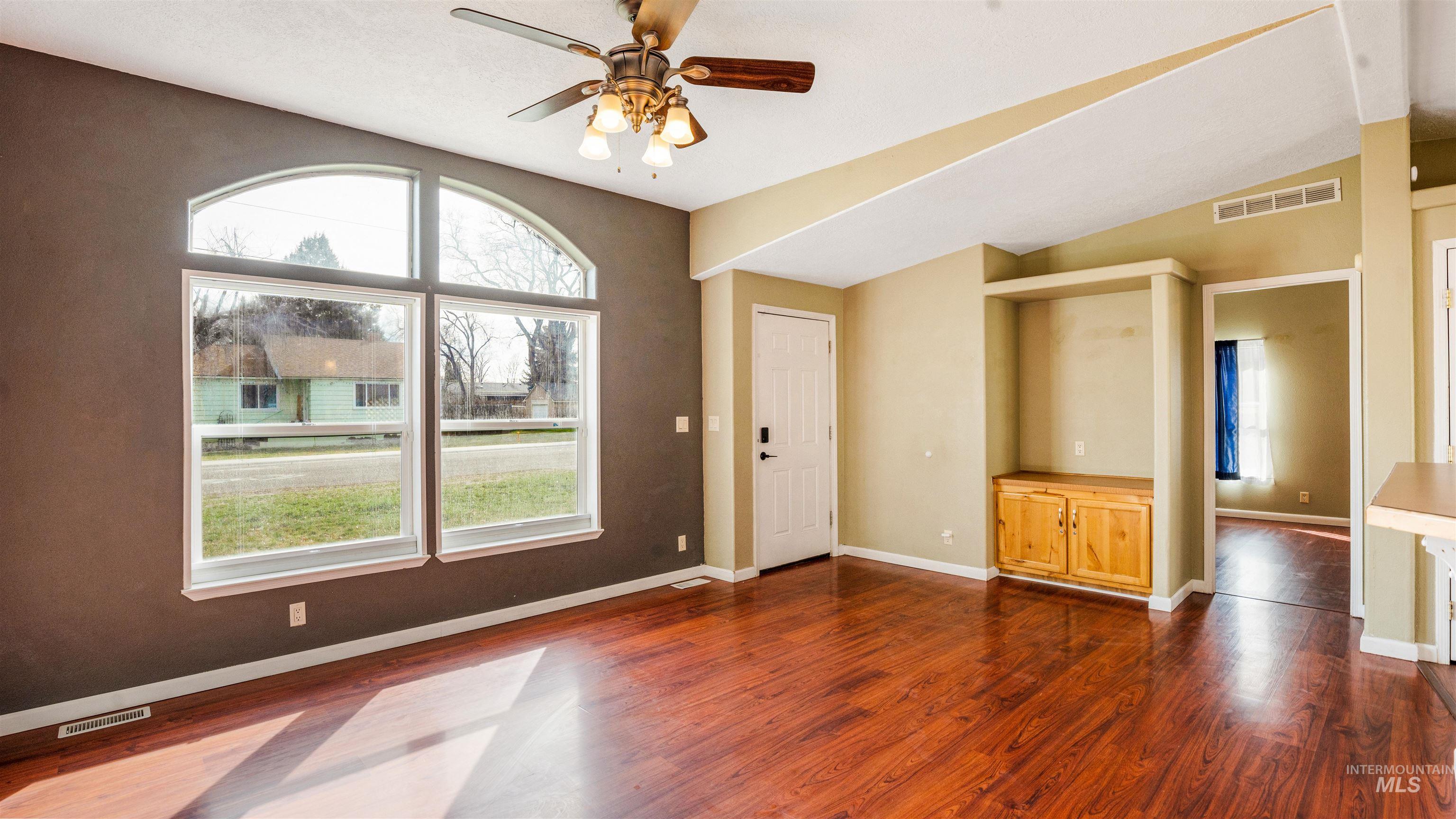 2107 S Phillippi Street, Boise, Idaho 83705, 3 Bedrooms, 2 Bathrooms, Residential For Sale, Price $399,900,MLS 98978851