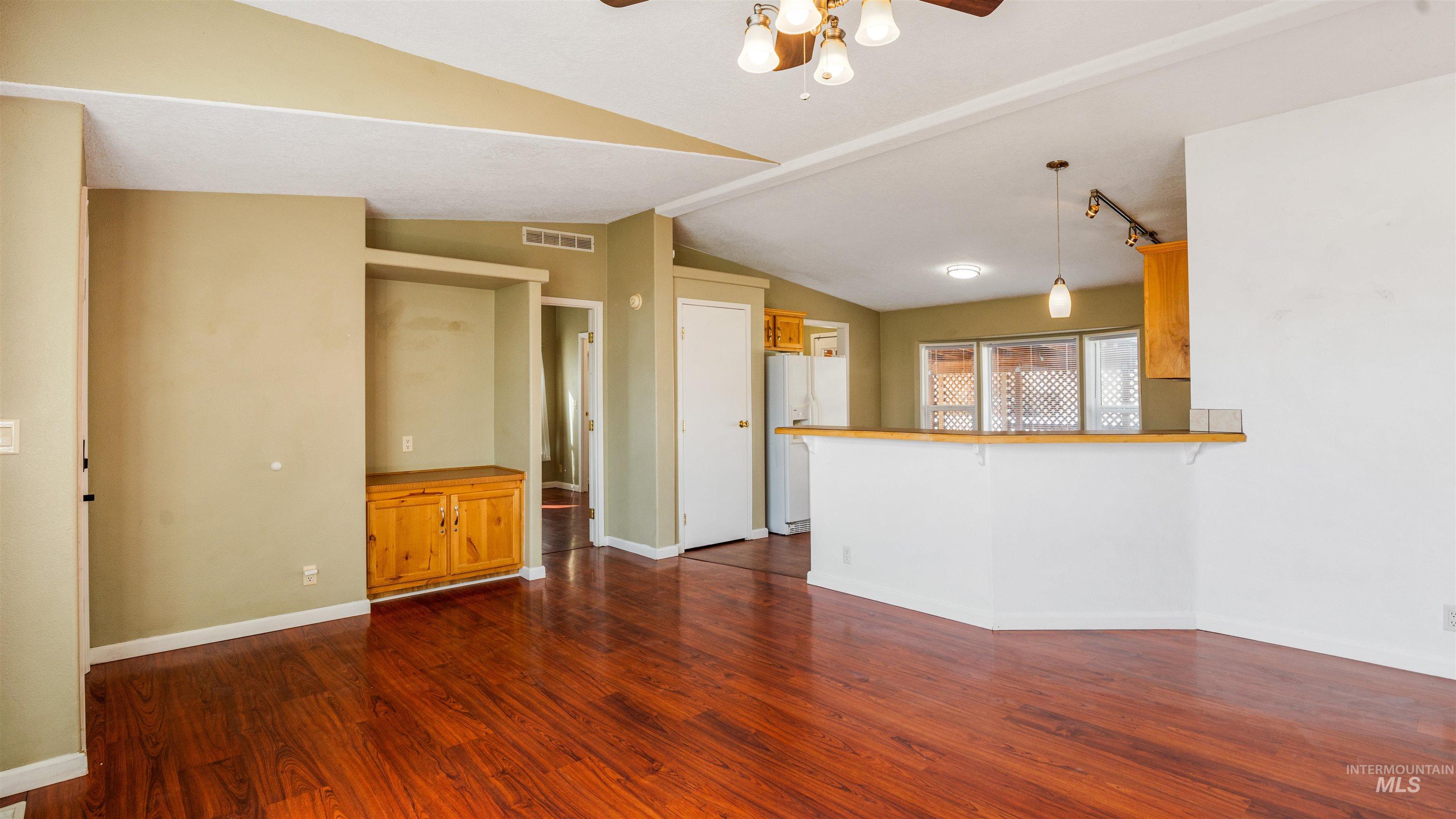 2107 S Phillippi Street, Boise, Idaho 83705, 3 Bedrooms, 2 Bathrooms, Residential For Sale, Price $399,900,MLS 98978851