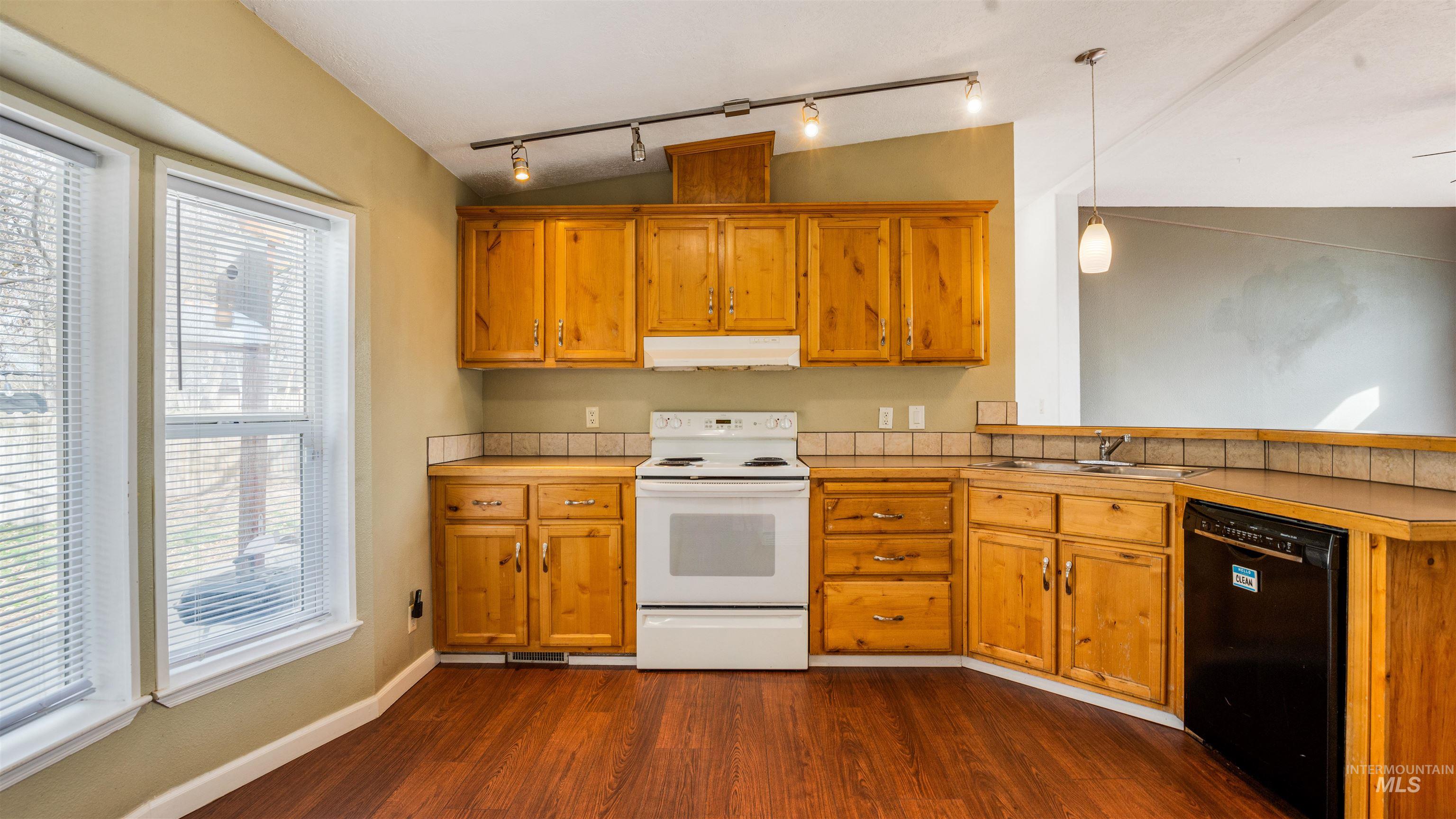 2107 S Phillippi Street, Boise, Idaho 83705, 3 Bedrooms, 2 Bathrooms, Residential For Sale, Price $399,900,MLS 98978851