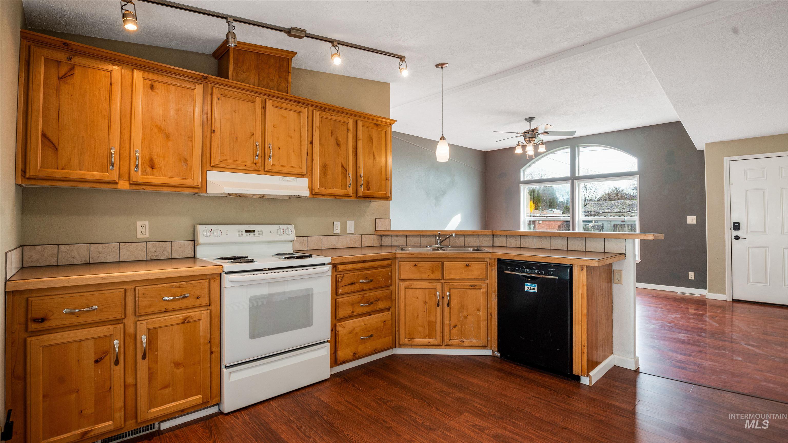 2107 S Phillippi Street, Boise, Idaho 83705, 3 Bedrooms, 2 Bathrooms, Residential For Sale, Price $399,900,MLS 98978851