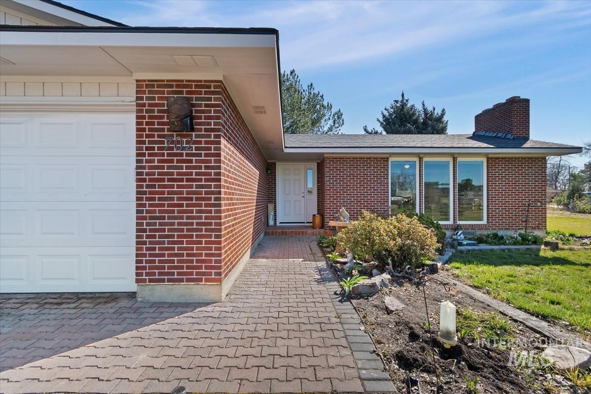 702 N La Cresta Ave, Caldwell, Idaho 83605-2531, 3 Bedrooms, 2 Bathrooms, Residential For Sale, Price $366,000,MLS 98978855