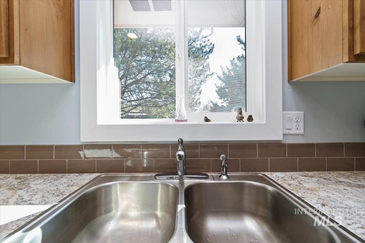 702 N La Cresta Ave, Caldwell, Idaho 83605-2531, 3 Bedrooms, 2 Bathrooms, Residential For Sale, Price $366,000,MLS 98978855