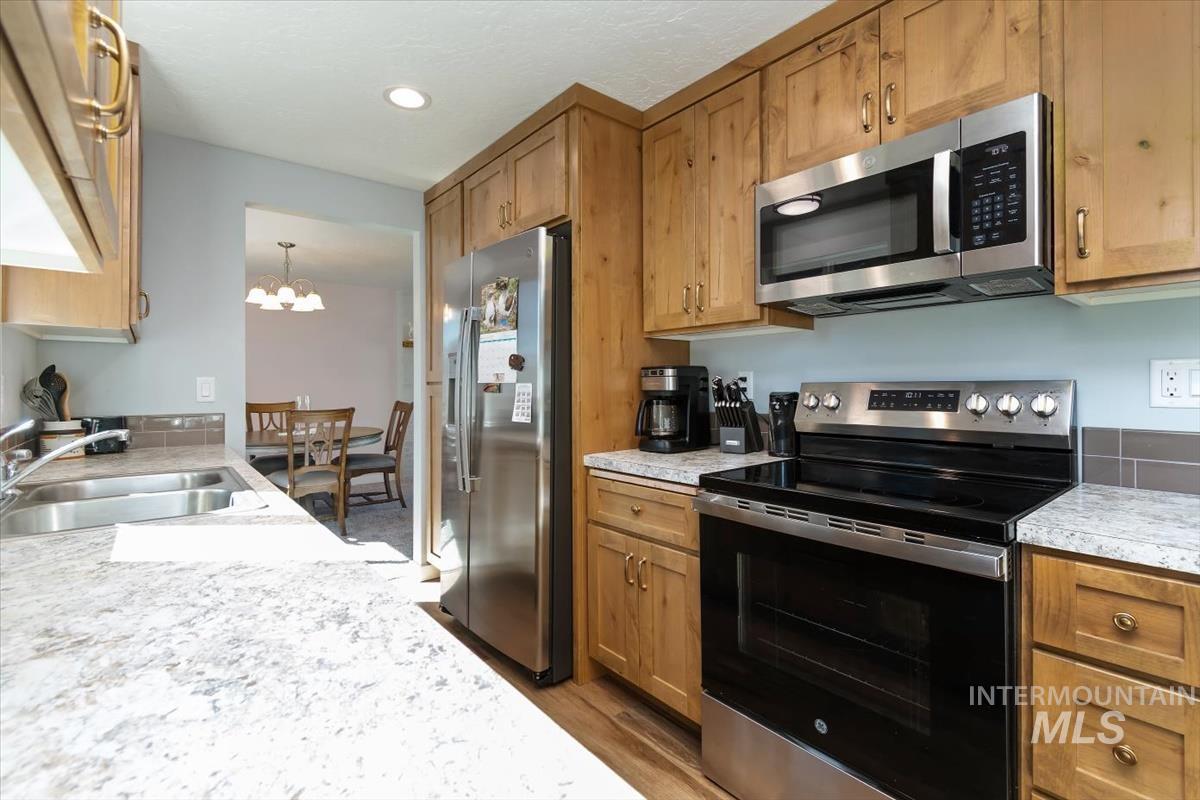 702 N La Cresta Ave, Caldwell, Idaho 83605-2531, 3 Bedrooms, 2 Bathrooms, Residential For Sale, Price $366,000,MLS 98978855