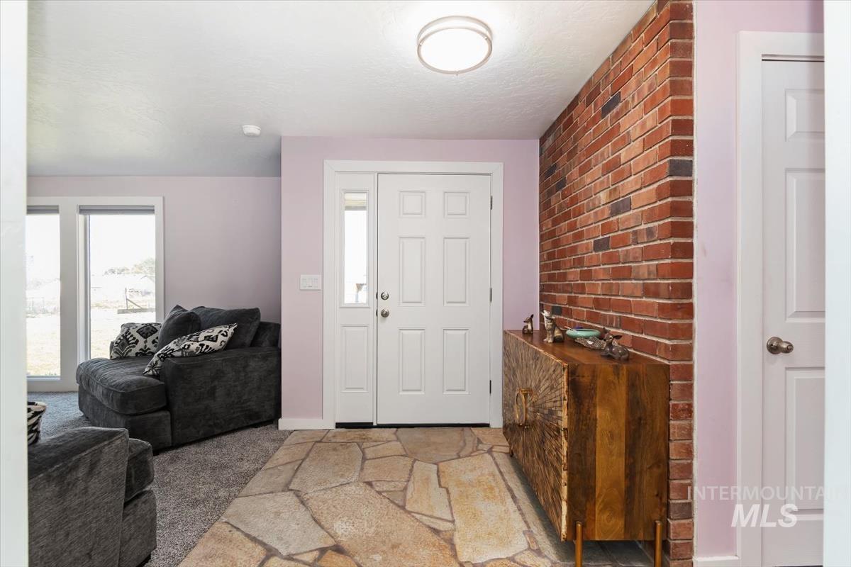 702 N La Cresta Ave, Caldwell, Idaho 83605-2531, 3 Bedrooms, 2 Bathrooms, Residential For Sale, Price $366,000,MLS 98978855