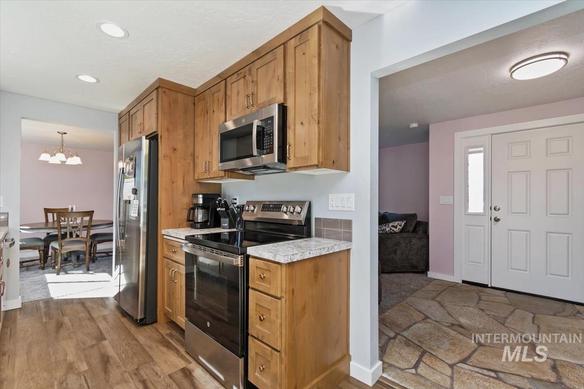 702 N La Cresta Ave, Caldwell, Idaho 83605-2531, 3 Bedrooms, 2 Bathrooms, Residential For Sale, Price $366,000,MLS 98978855