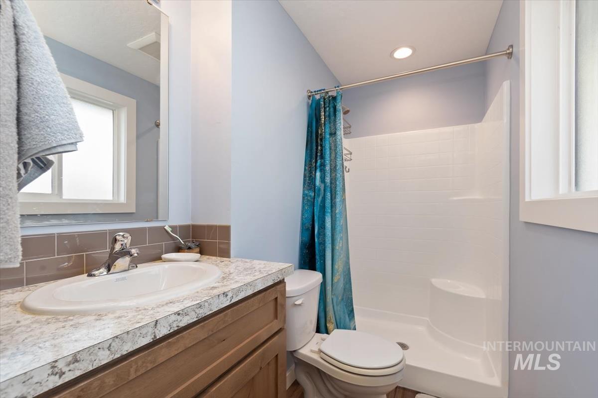 702 N La Cresta Ave, Caldwell, Idaho 83605-2531, 3 Bedrooms, 2 Bathrooms, Residential For Sale, Price $366,000,MLS 98978855