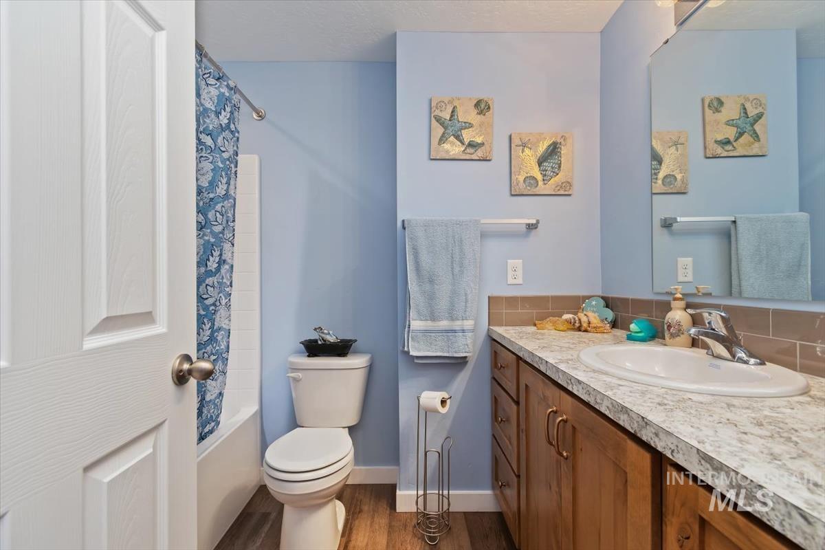 702 N La Cresta Ave, Caldwell, Idaho 83605-2531, 3 Bedrooms, 2 Bathrooms, Residential For Sale, Price $366,000,MLS 98978855