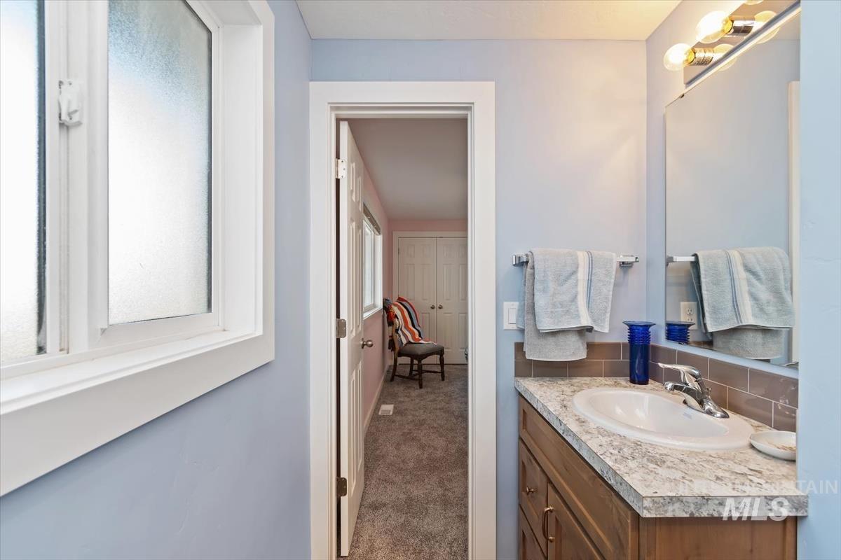 702 N La Cresta Ave, Caldwell, Idaho 83605-2531, 3 Bedrooms, 2 Bathrooms, Residential For Sale, Price $366,000,MLS 98978855