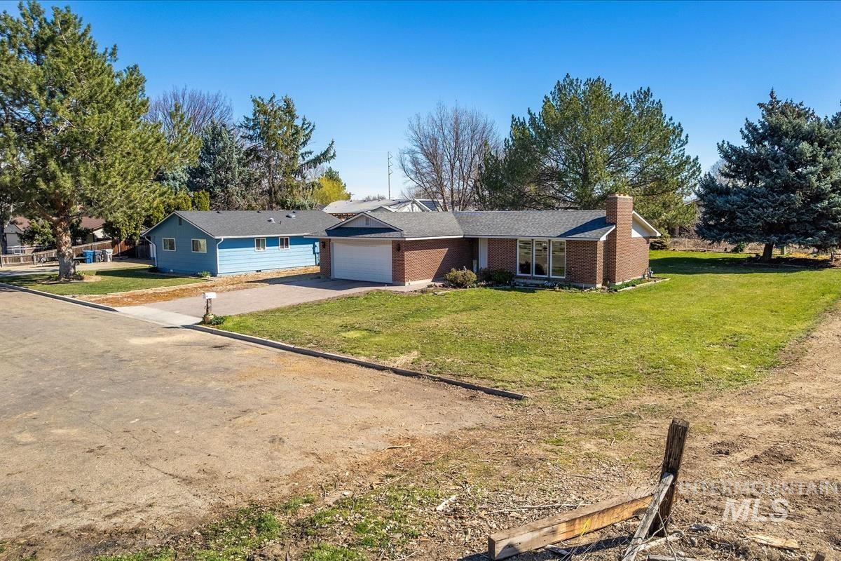 702 N La Cresta Ave, Caldwell, Idaho 83605-2531, 3 Bedrooms, 2 Bathrooms, Residential For Sale, Price $366,000,MLS 98978855