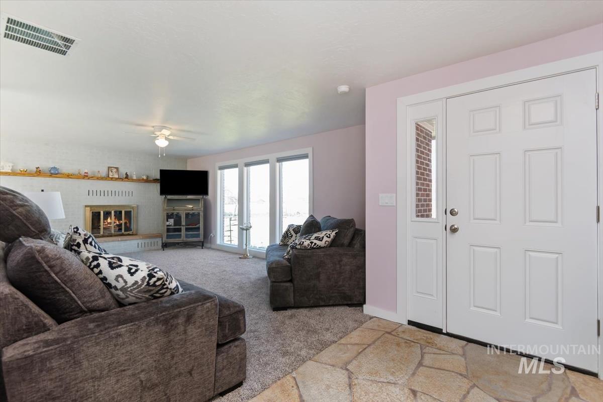 702 N La Cresta Ave, Caldwell, Idaho 83605-2531, 3 Bedrooms, 2 Bathrooms, Residential For Sale, Price $366,000,MLS 98978855