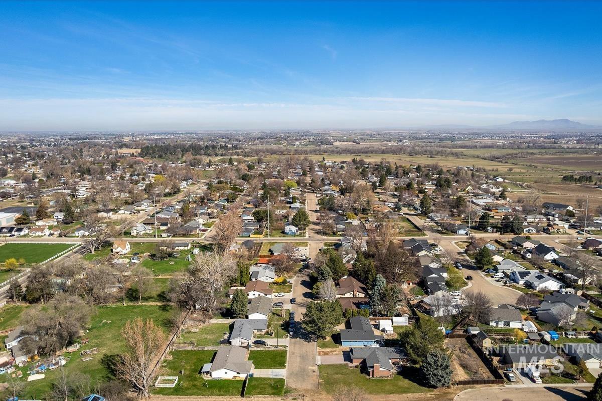 702 N La Cresta Ave, Caldwell, Idaho 83605-2531, 3 Bedrooms, 2 Bathrooms, Residential For Sale, Price $366,000,MLS 98978855