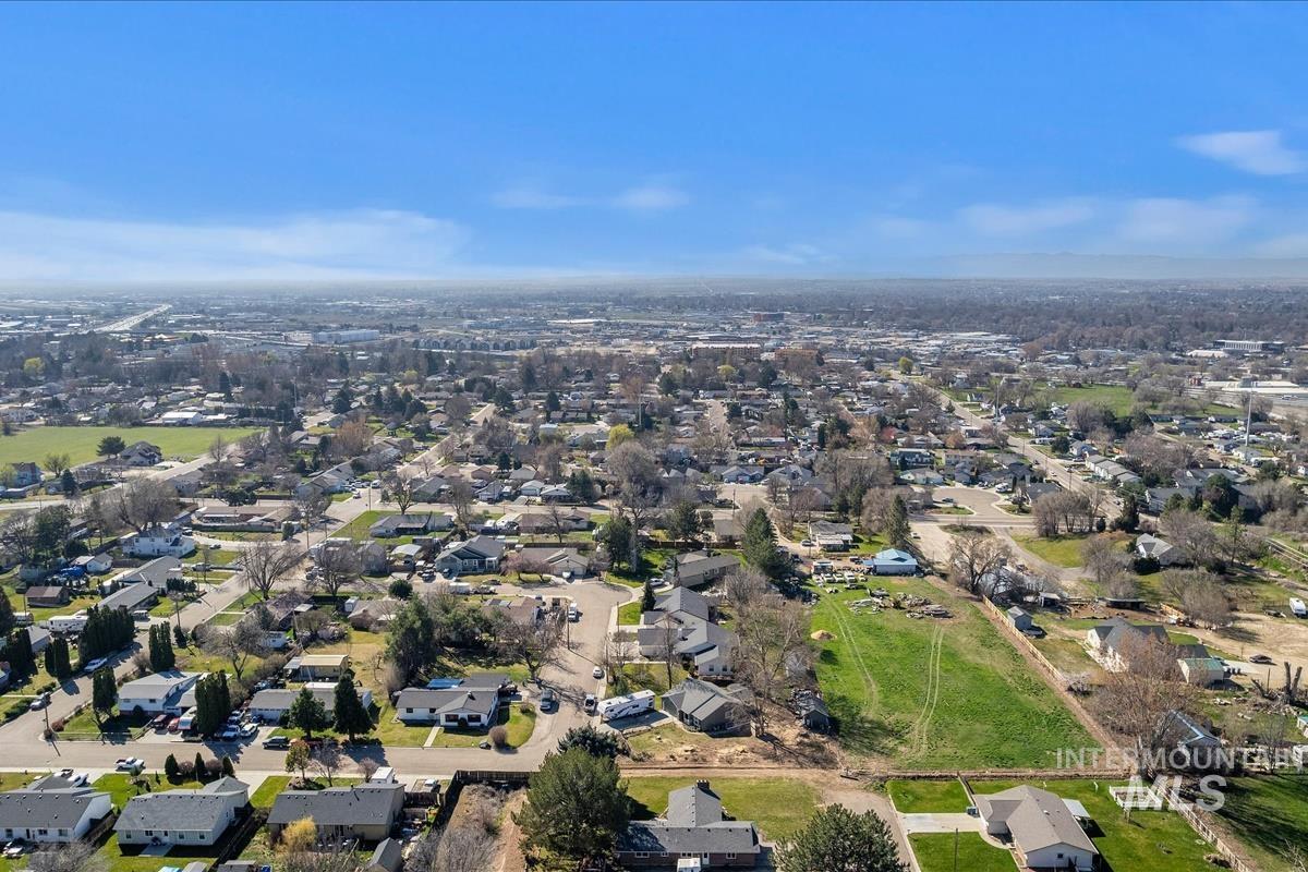 702 N La Cresta Ave, Caldwell, Idaho 83605-2531, 3 Bedrooms, 2 Bathrooms, Residential For Sale, Price $366,000,MLS 98978855