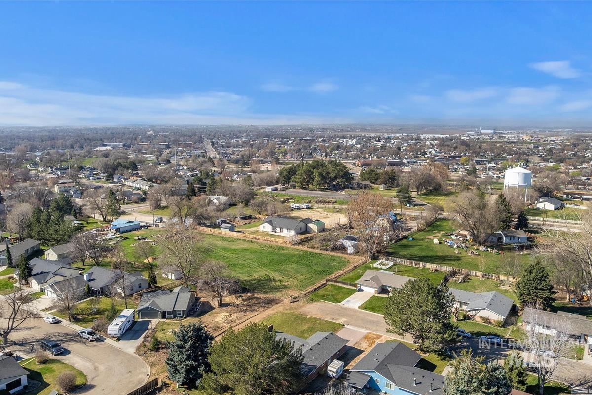 702 N La Cresta Ave, Caldwell, Idaho 83605-2531, 3 Bedrooms, 2 Bathrooms, Residential For Sale, Price $366,000,MLS 98978855