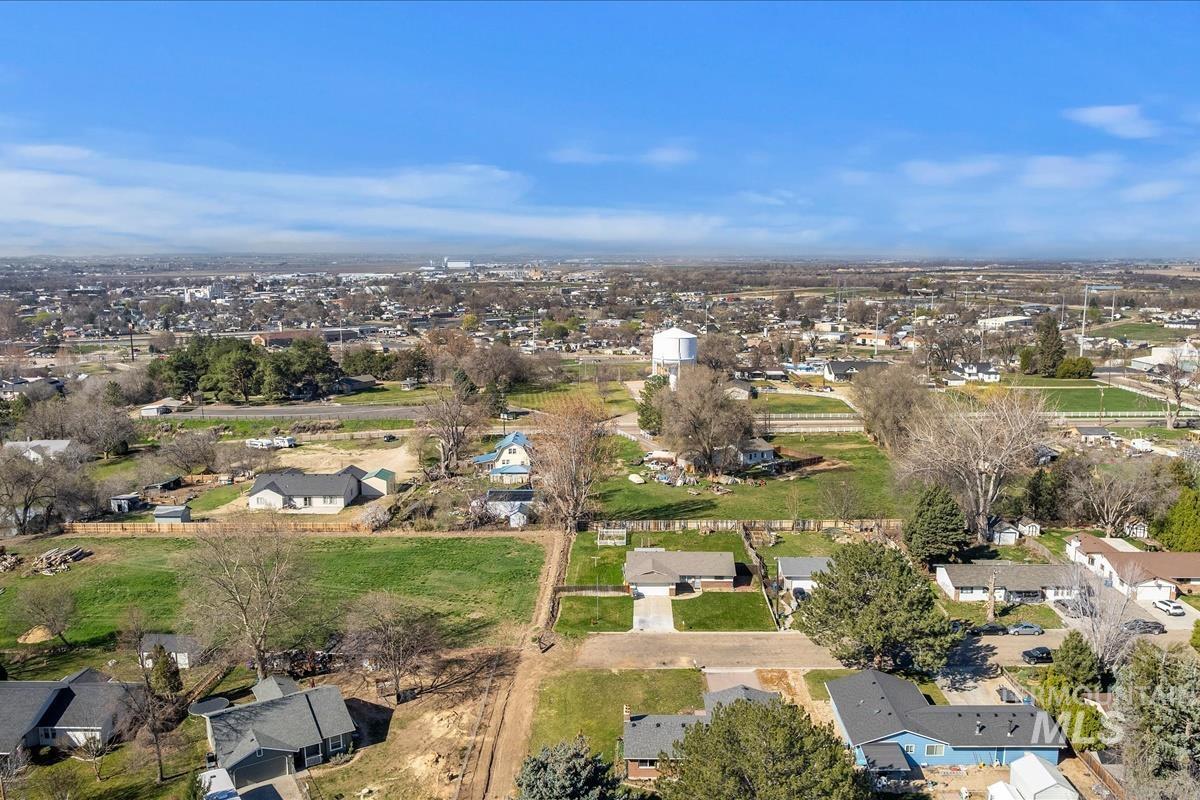 702 N La Cresta Ave, Caldwell, Idaho 83605-2531, 3 Bedrooms, 2 Bathrooms, Residential For Sale, Price $366,000,MLS 98978855