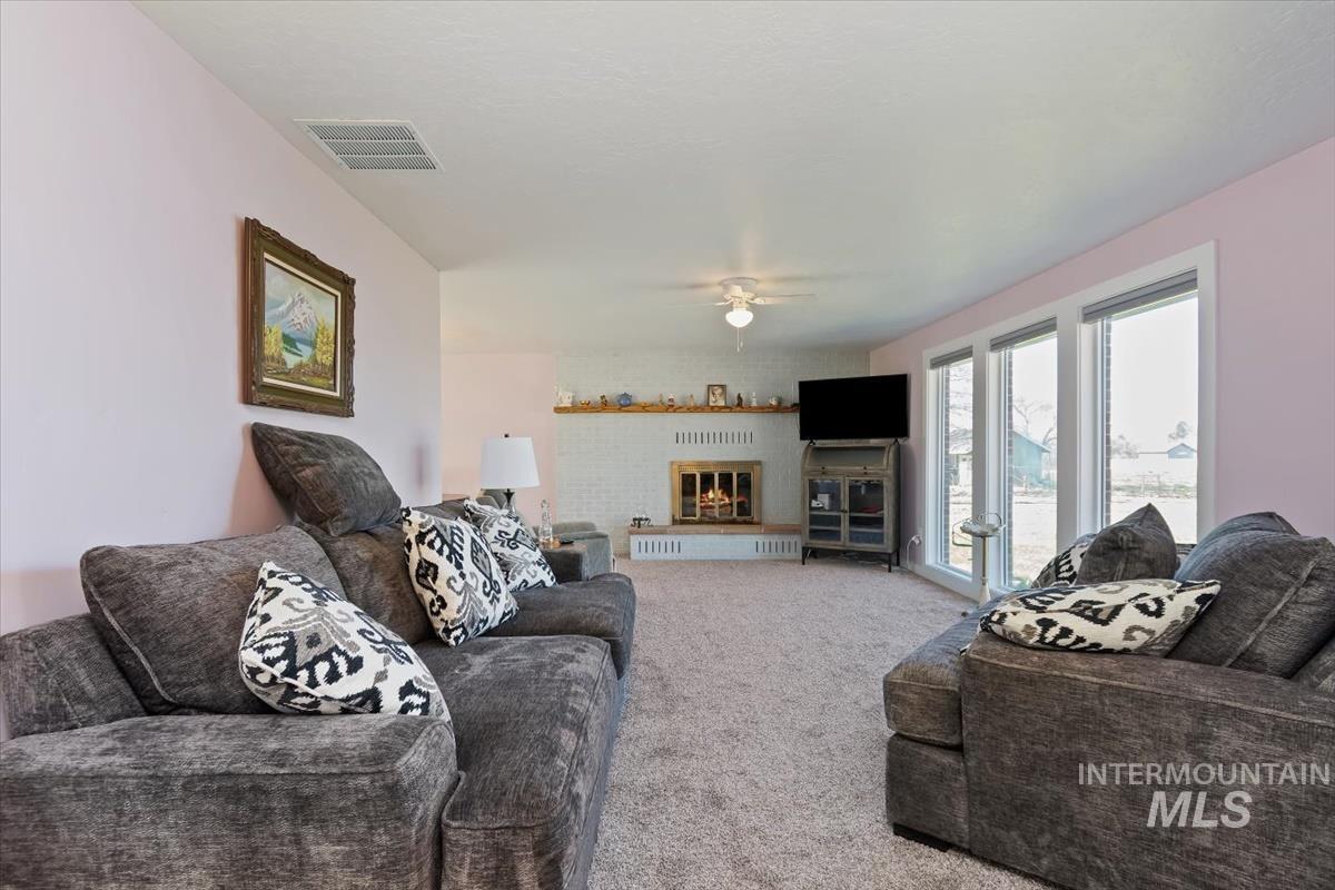 702 N La Cresta Ave, Caldwell, Idaho 83605-2531, 3 Bedrooms, 2 Bathrooms, Residential For Sale, Price $366,000,MLS 98978855