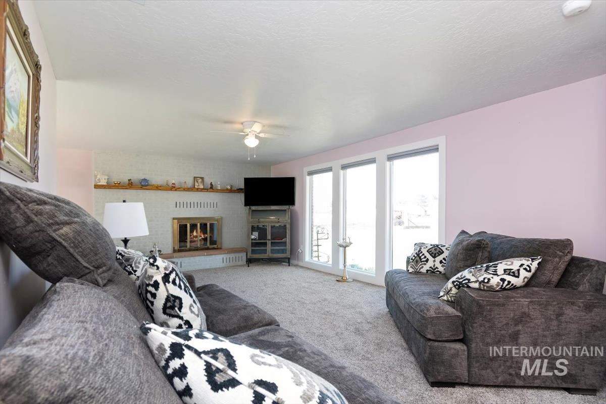 702 N La Cresta Ave, Caldwell, Idaho 83605-2531, 3 Bedrooms, 2 Bathrooms, Residential For Sale, Price $366,000,MLS 98978855