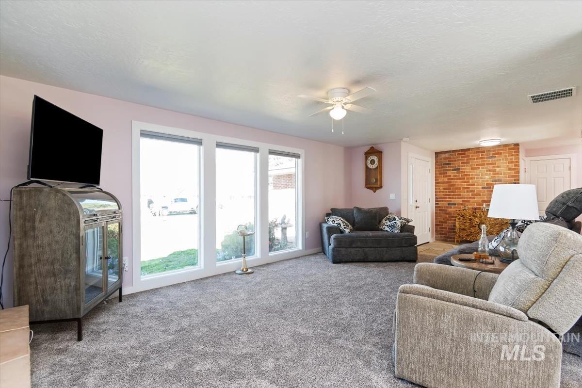 702 N La Cresta Ave, Caldwell, Idaho 83605-2531, 3 Bedrooms, 2 Bathrooms, Residential For Sale, Price $366,000,MLS 98978855