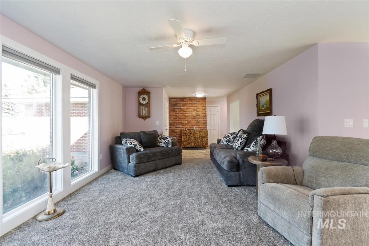 702 N La Cresta Ave, Caldwell, Idaho 83605-2531, 3 Bedrooms, 2 Bathrooms, Residential For Sale, Price $366,000,MLS 98978855