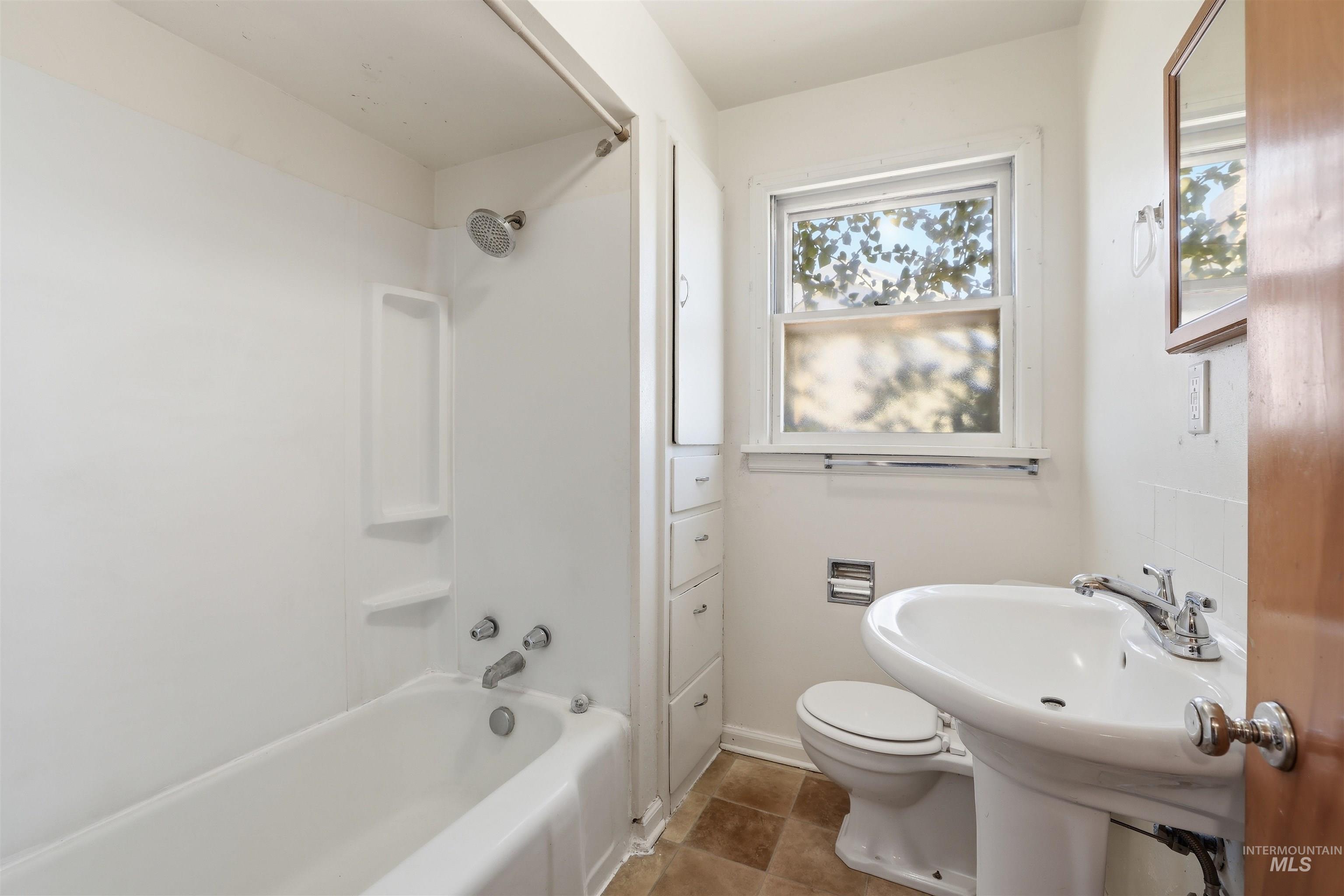 116 N 13th Ave, Buhl, Idaho 83316, 3 Bedrooms, 1.5 Bathrooms, Residential Income For Sale, Price $294,900,MLS 98978859