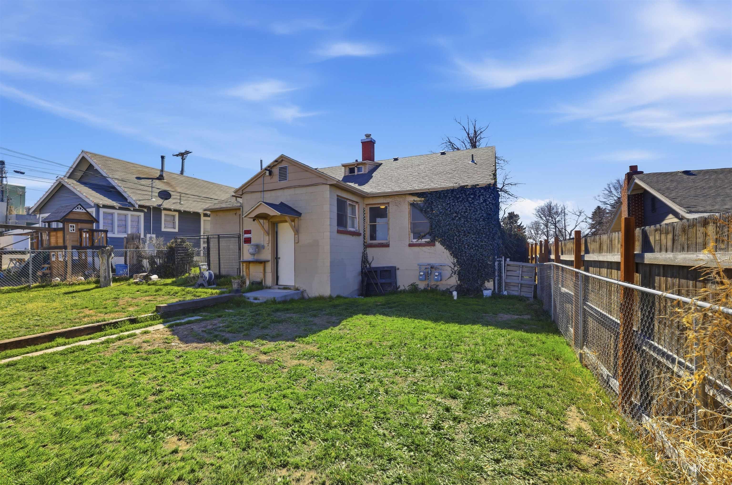 116 N 13th Ave, Buhl, Idaho 83316, 3 Bedrooms, 1.5 Bathrooms, Residential Income For Sale, Price $294,900,MLS 98978859