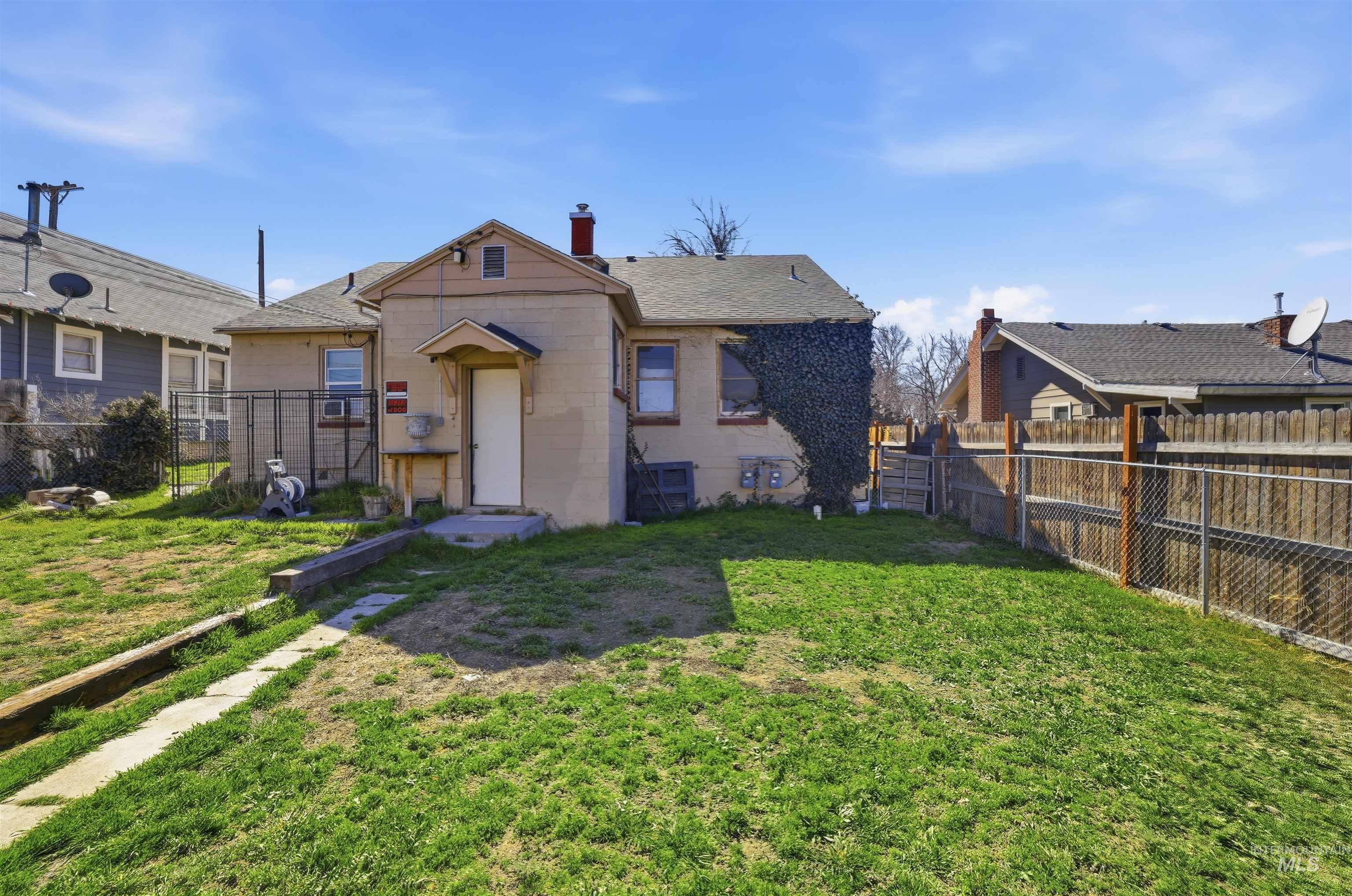 116 N 13th Ave, Buhl, Idaho 83316, 3 Bedrooms, 1.5 Bathrooms, Residential Income For Sale, Price $294,900,MLS 98978859