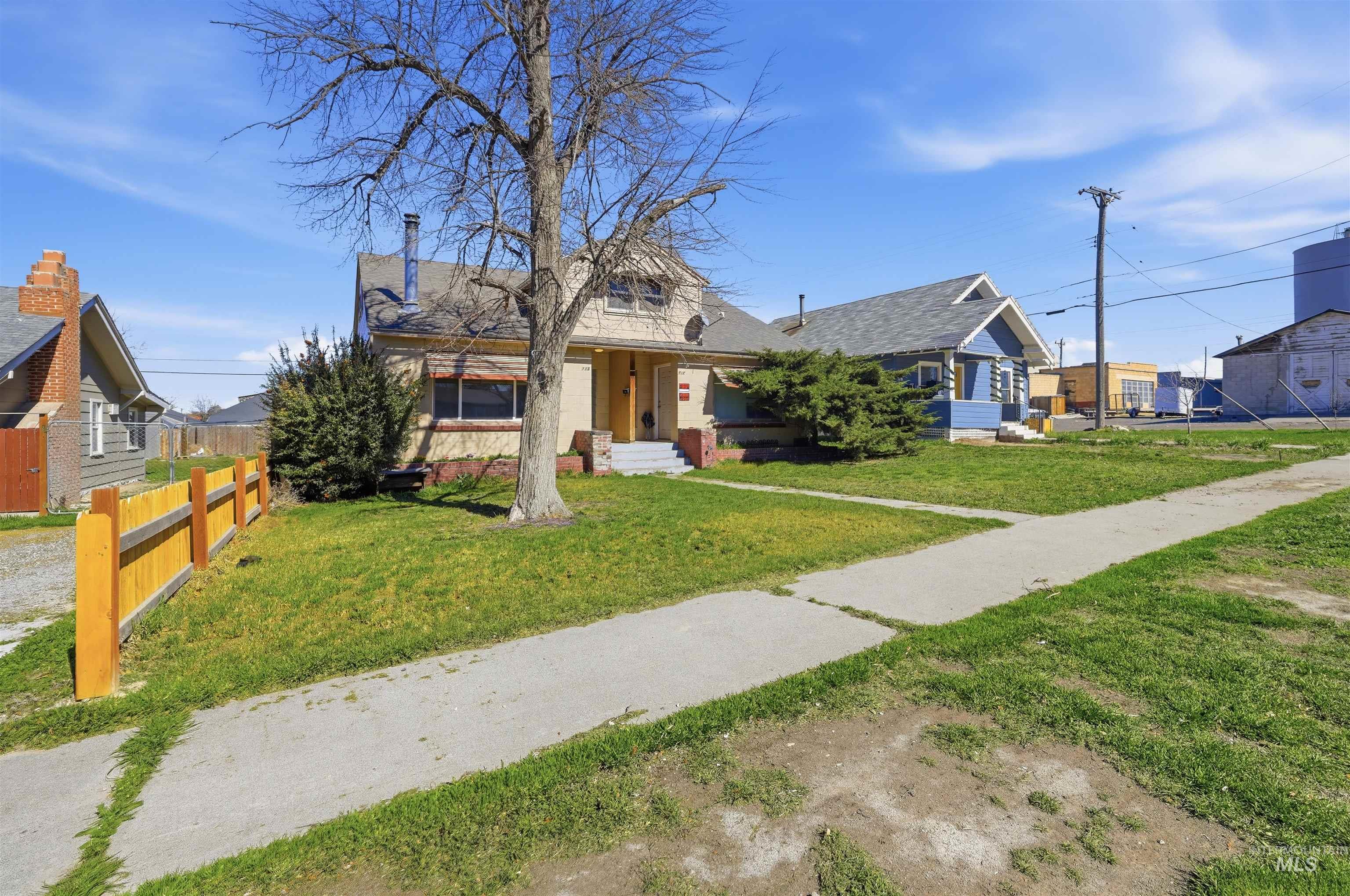 116 N 13th Ave, Buhl, Idaho 83316, 3 Bedrooms, 1.5 Bathrooms, Residential Income For Sale, Price $294,900,MLS 98978859