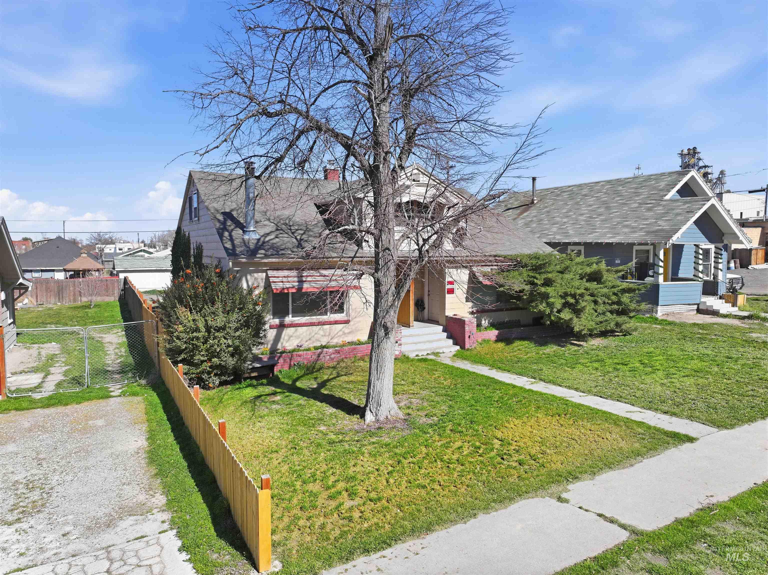 116 N 13th Ave, Buhl, Idaho 83316, 3 Bedrooms, 1.5 Bathrooms, Residential Income For Sale, Price $294,900,MLS 98978859