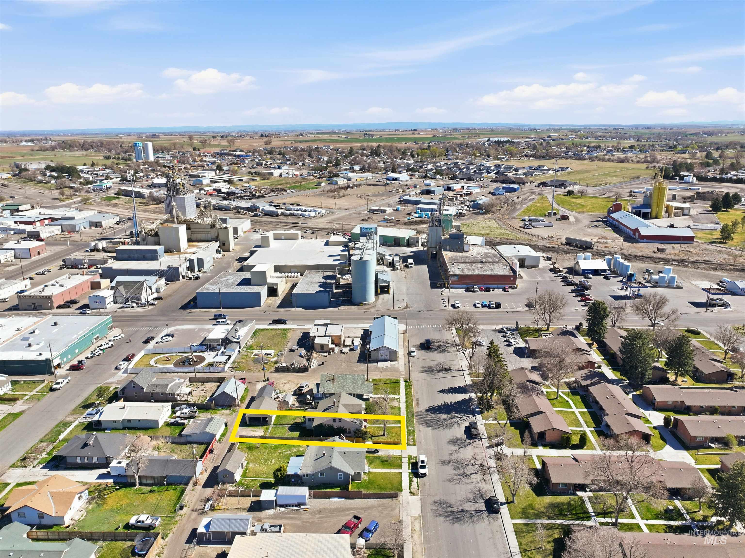 116 N 13th Ave, Buhl, Idaho 83316, 3 Bedrooms, 1.5 Bathrooms, Residential Income For Sale, Price $294,900,MLS 98978859