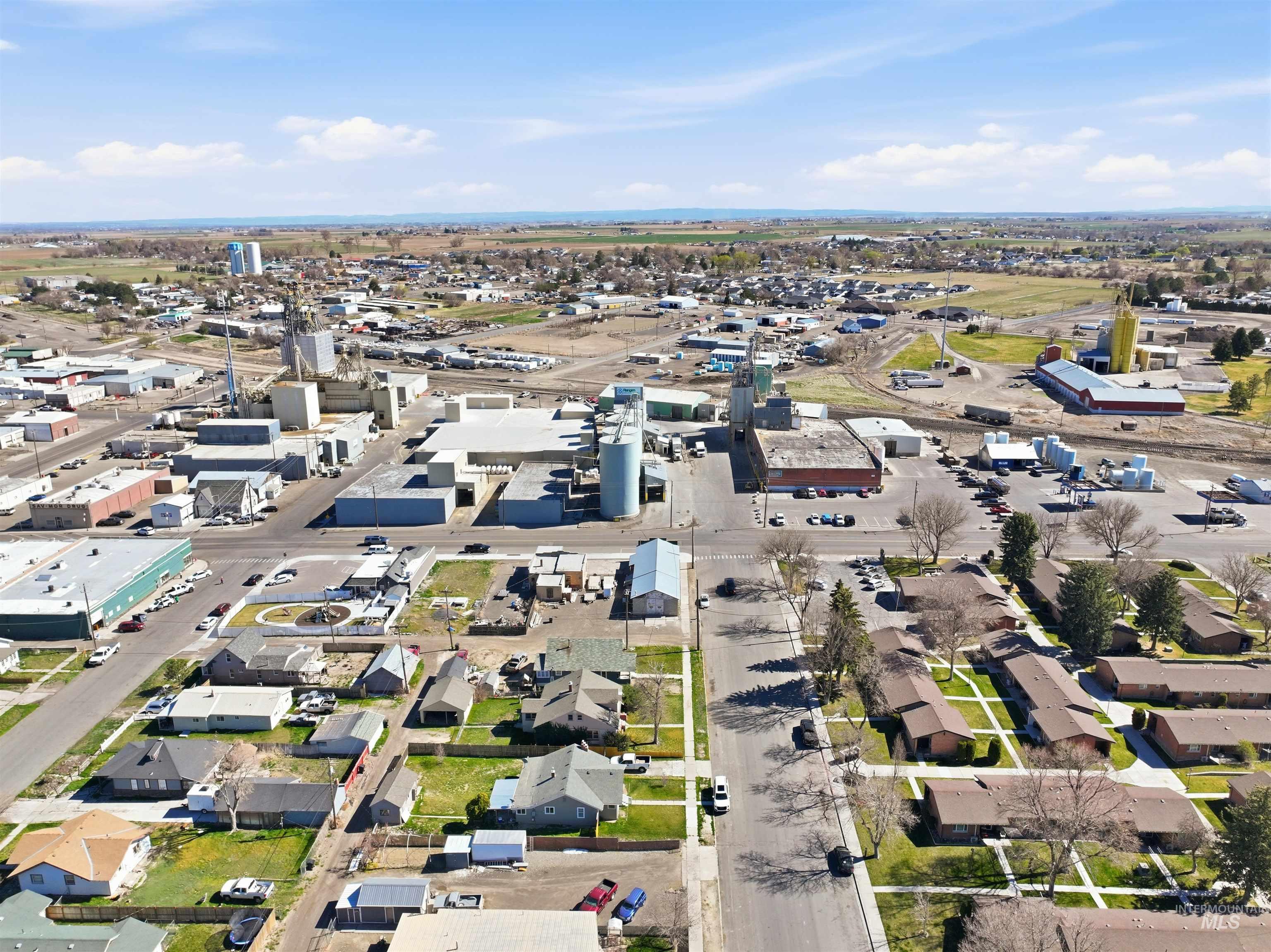 116 N 13th Ave, Buhl, Idaho 83316, 3 Bedrooms, 1.5 Bathrooms, Residential Income For Sale, Price $294,900,MLS 98978859