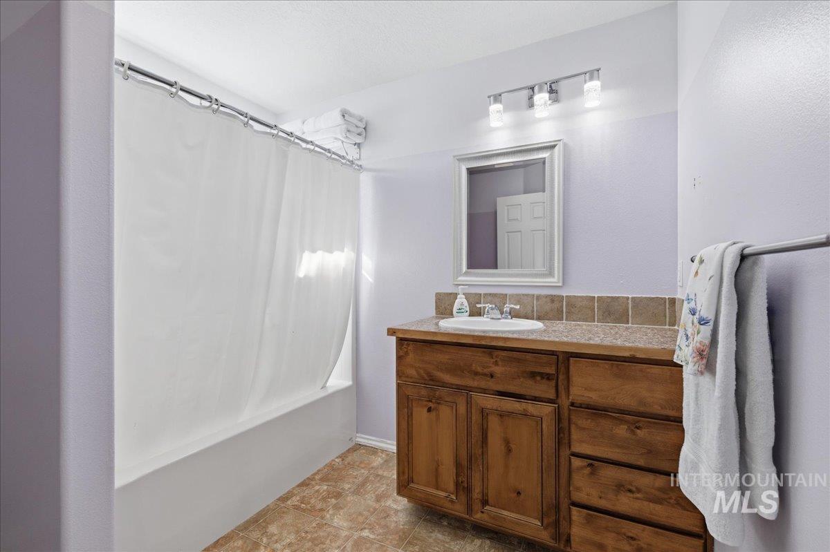 5217 Asbury Way, Caldwell, Idaho 83607, 3 Bedrooms, 2 Bathrooms, Residential For Sale, Price $350,000,MLS 98978861