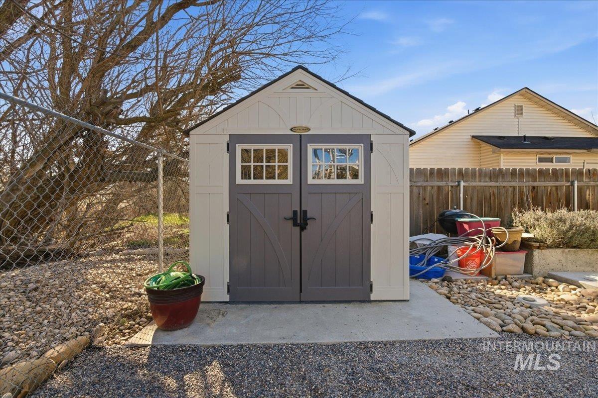 5217 Asbury Way, Caldwell, Idaho 83607, 3 Bedrooms, 2 Bathrooms, Residential For Sale, Price $350,000,MLS 98978861