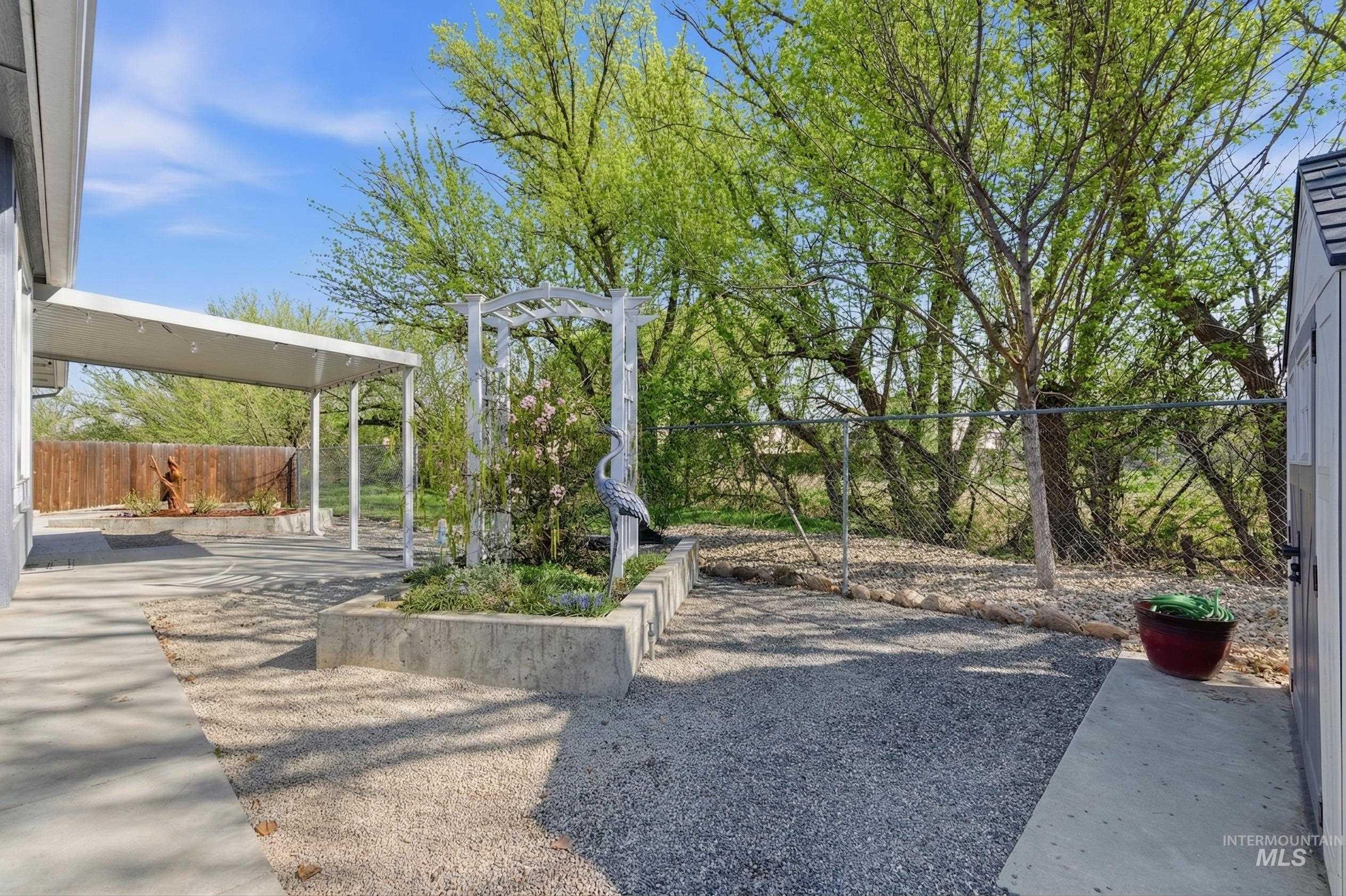 5217 Asbury Way, Caldwell, Idaho 83607, 3 Bedrooms, 2 Bathrooms, Residential For Sale, Price $350,000,MLS 98978861