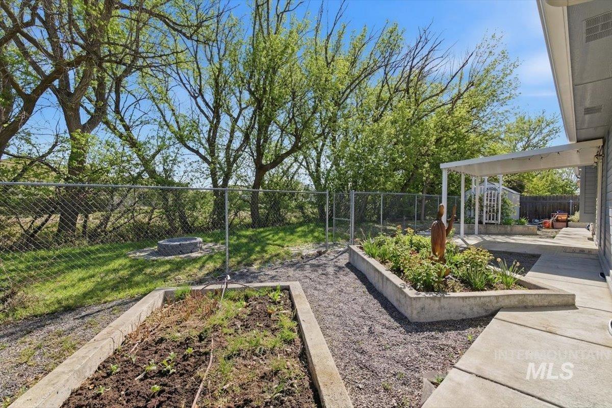 5217 Asbury Way, Caldwell, Idaho 83607, 3 Bedrooms, 2 Bathrooms, Residential For Sale, Price $350,000,MLS 98978861