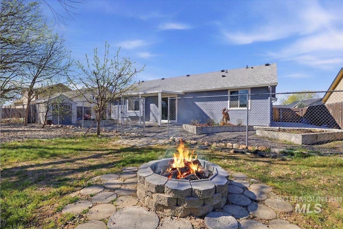 5217 Asbury Way, Caldwell, Idaho 83607, 3 Bedrooms, 2 Bathrooms, Residential For Sale, Price $350,000,MLS 98978861