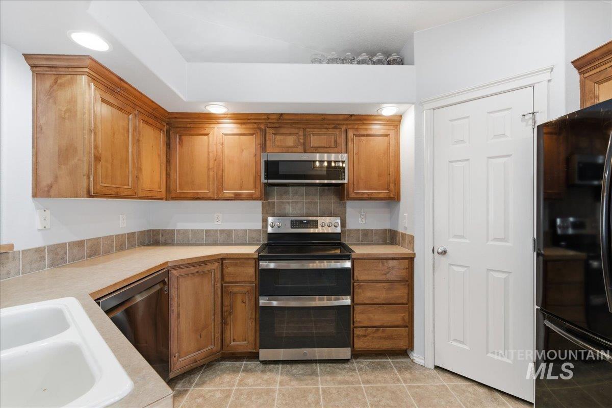 5217 Asbury Way, Caldwell, Idaho 83607, 3 Bedrooms, 2 Bathrooms, Residential For Sale, Price $350,000,MLS 98978861