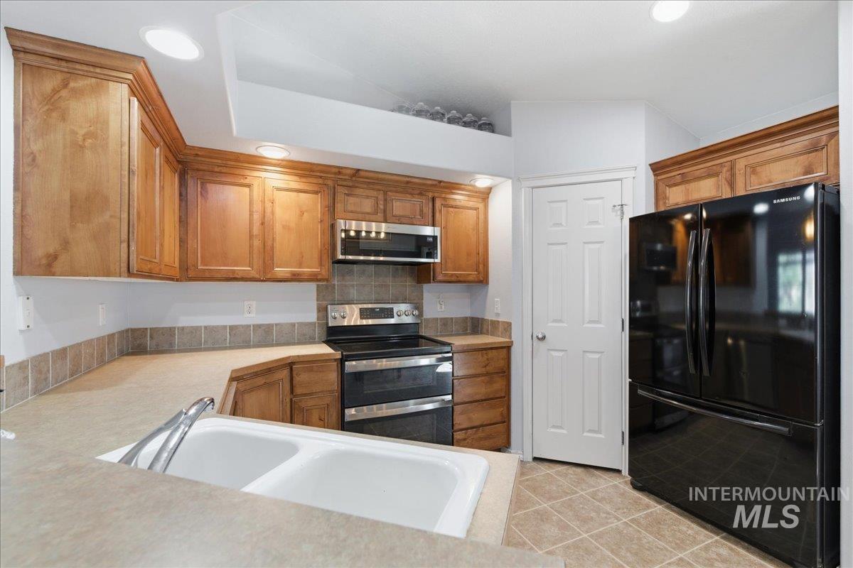 5217 Asbury Way, Caldwell, Idaho 83607, 3 Bedrooms, 2 Bathrooms, Residential For Sale, Price $350,000,MLS 98978861